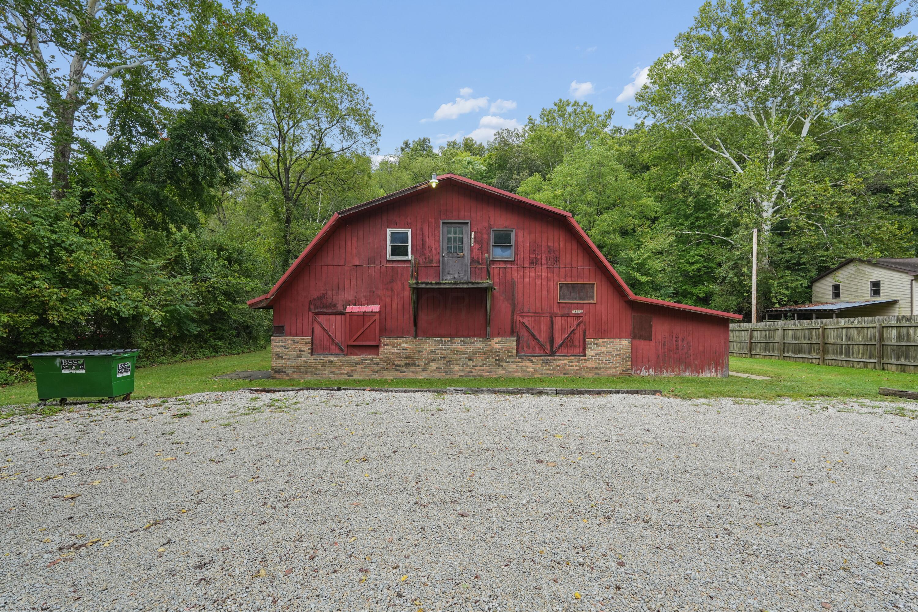 13572 Old McArthur Road — photo