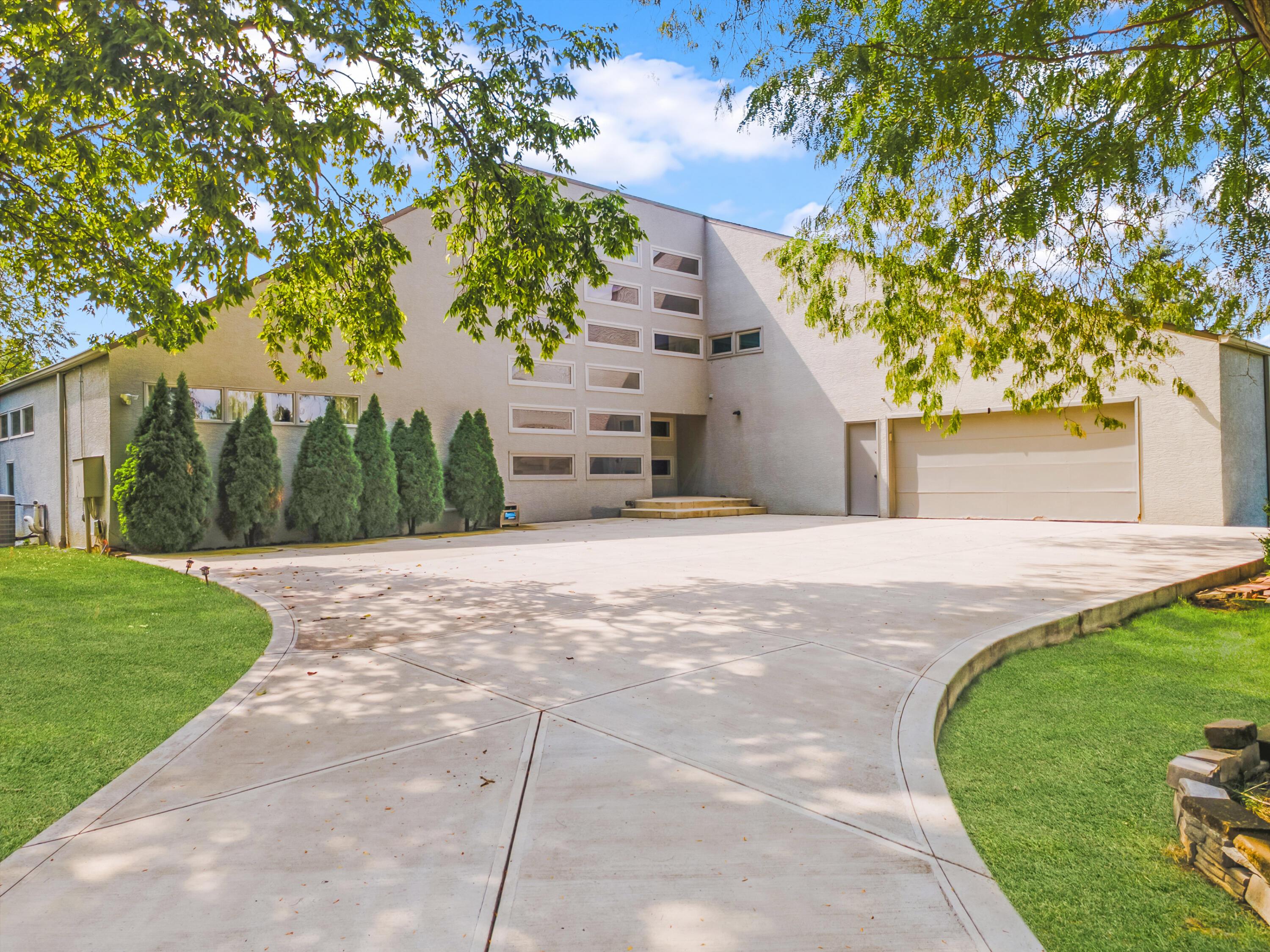 8575 Torwoodlee Court — photo