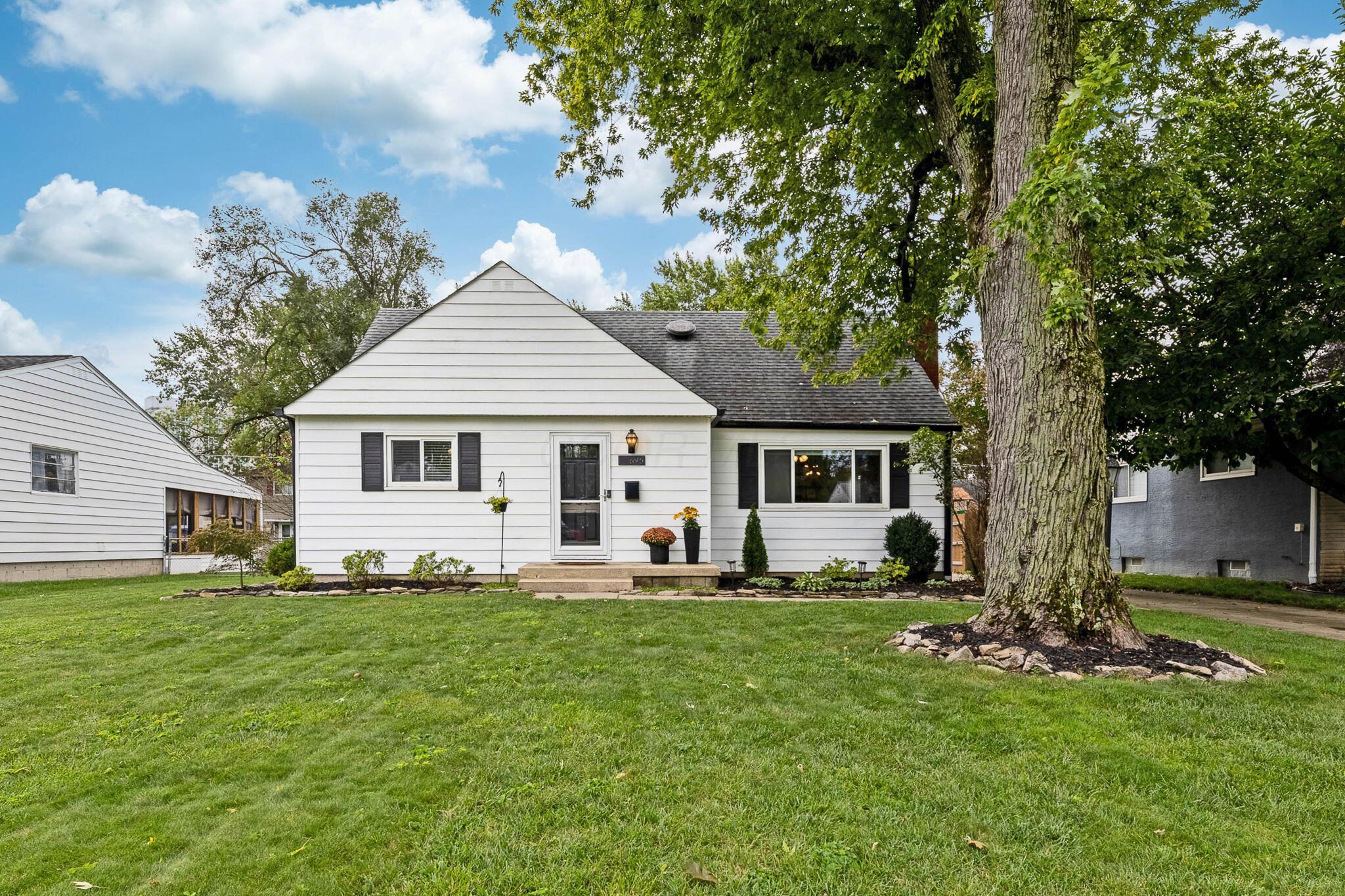 695 Island Court — photo