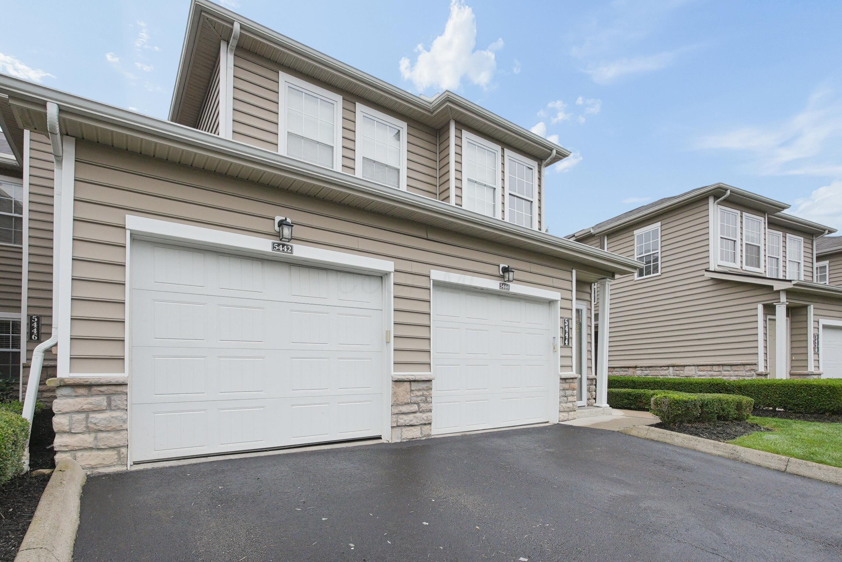 5442 Nottinghamshire Lane — photo