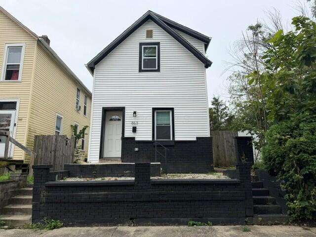 863 Carpenter Street — photo