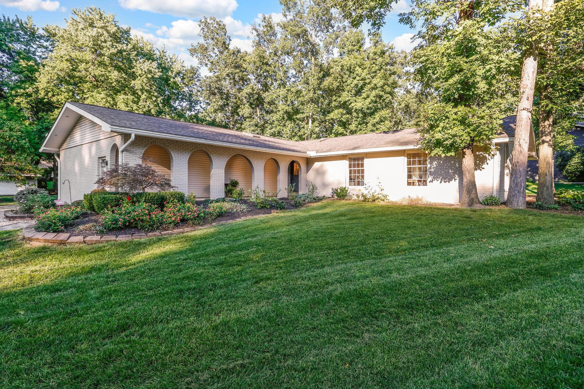 1594 Oakview Drive — photo