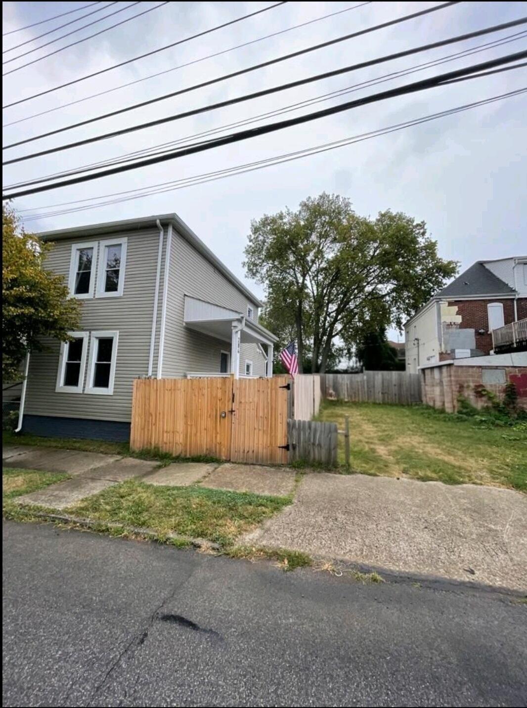 284 S Davis Avenue — photo