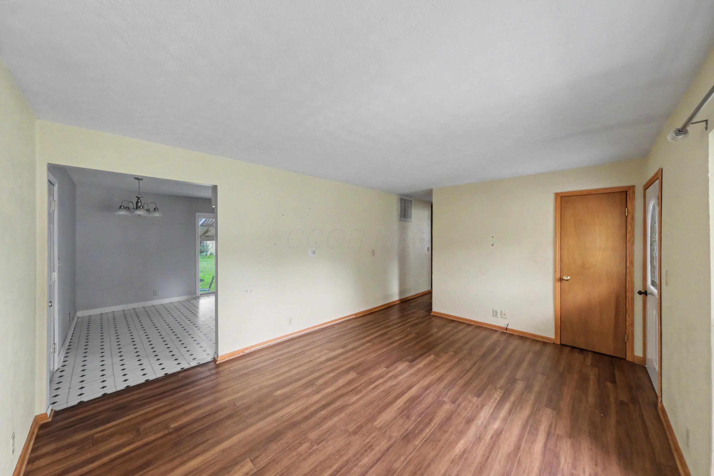 2437 Mercer Drive — photo