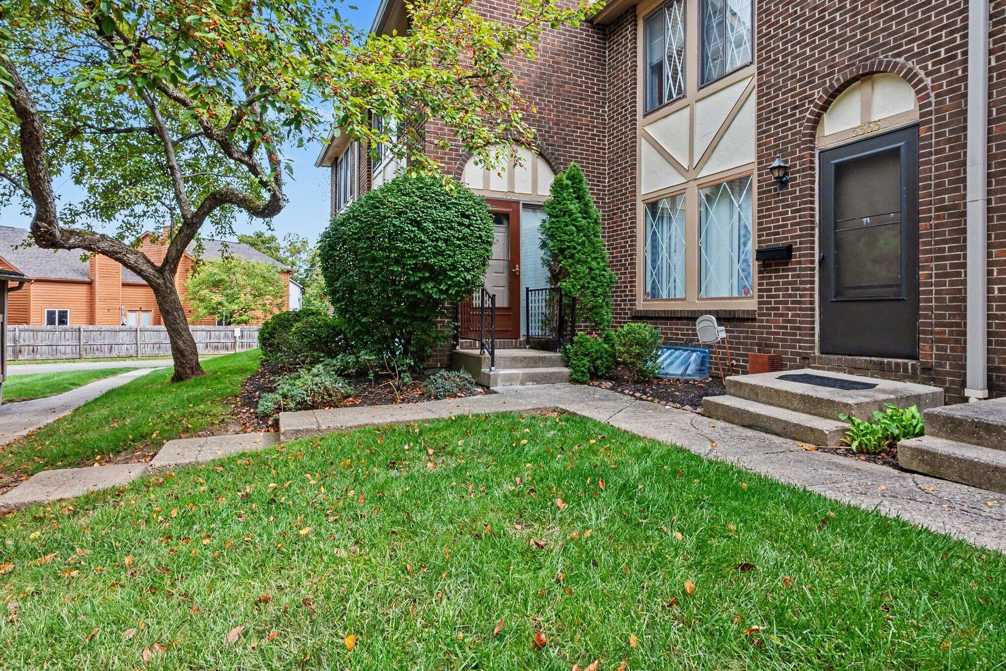5361 Valley Lane E, Z67 — photo