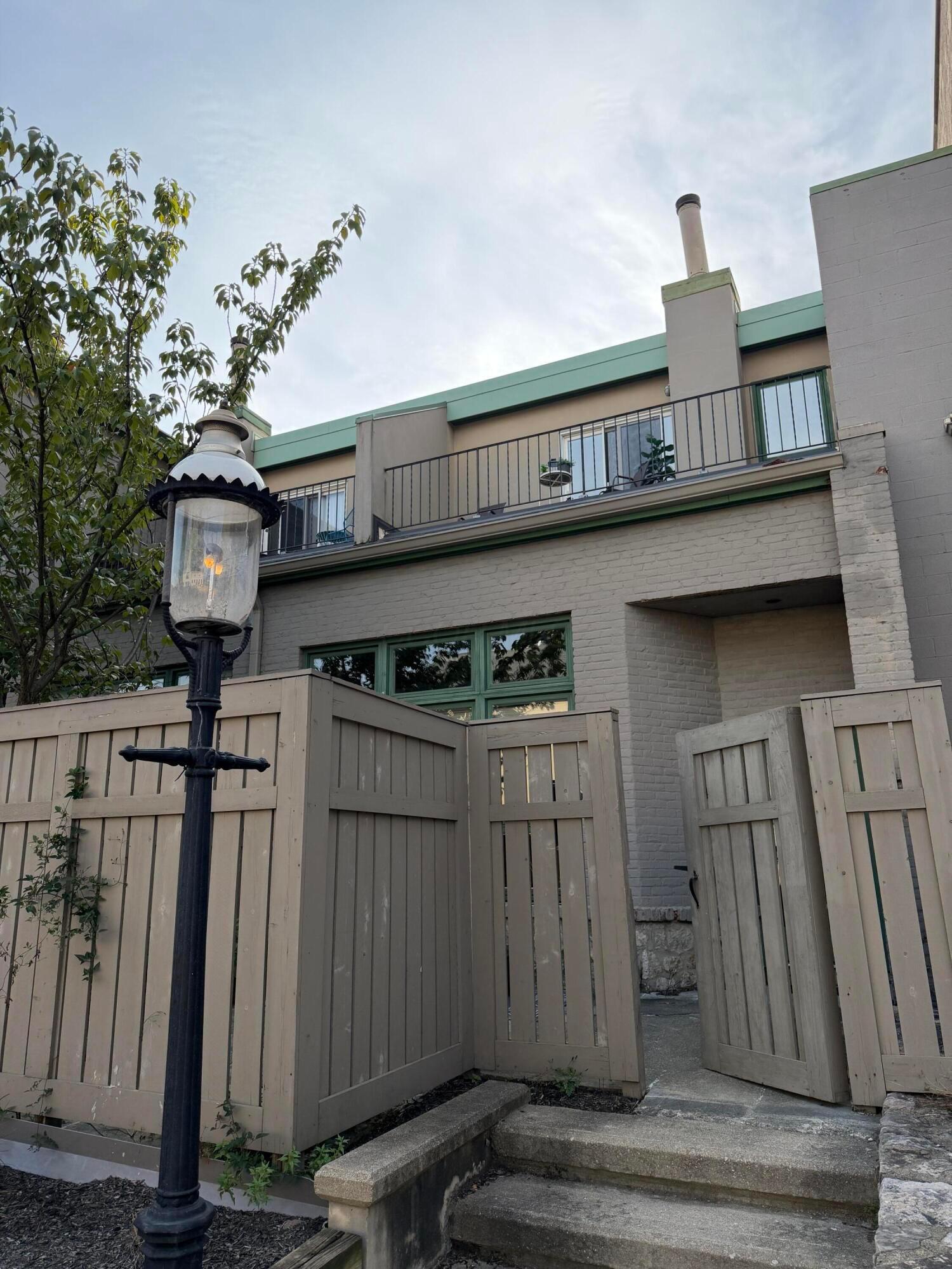 38 W Hoster Street — photo