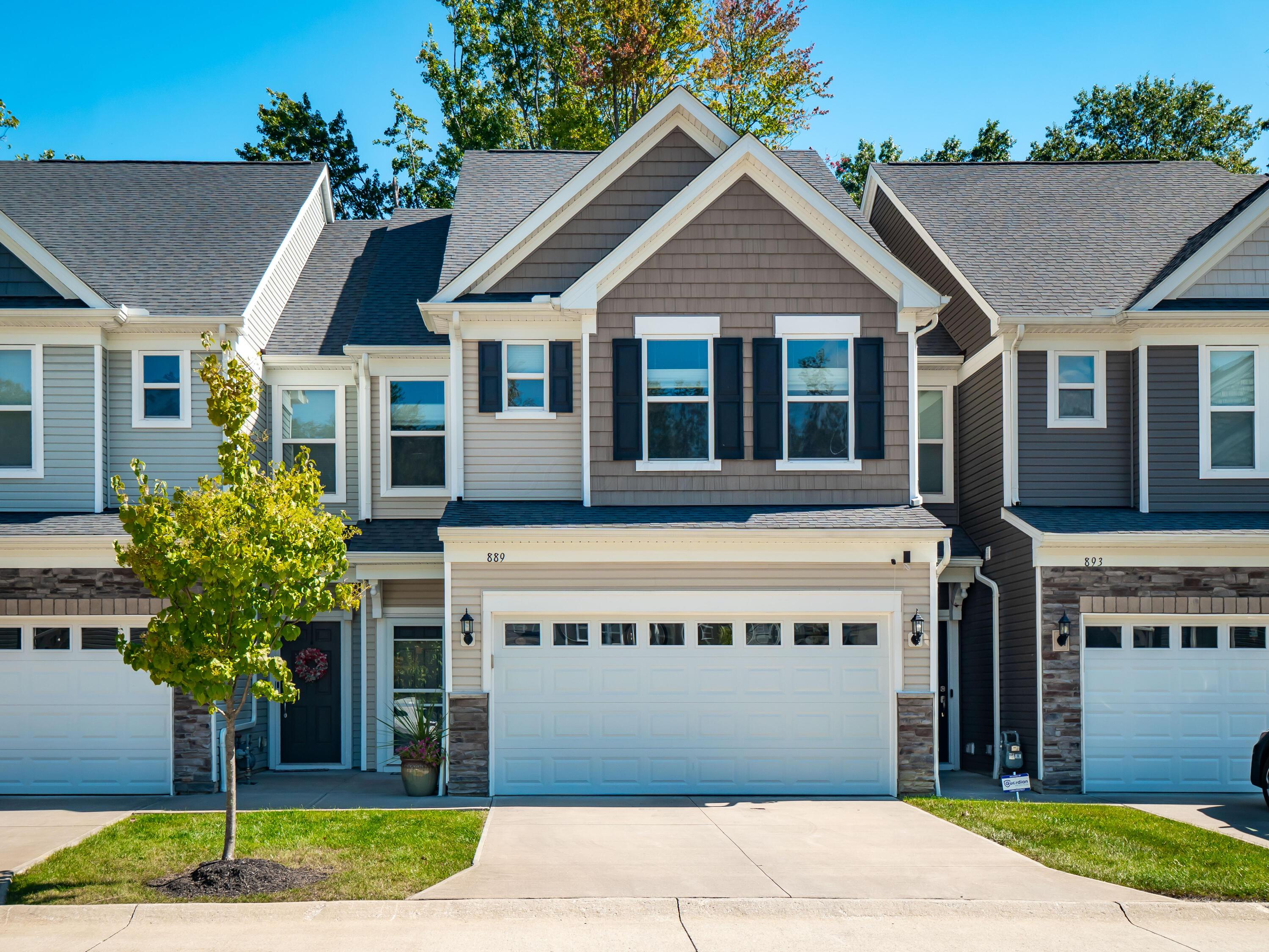 889 Serviceberry Court — photo