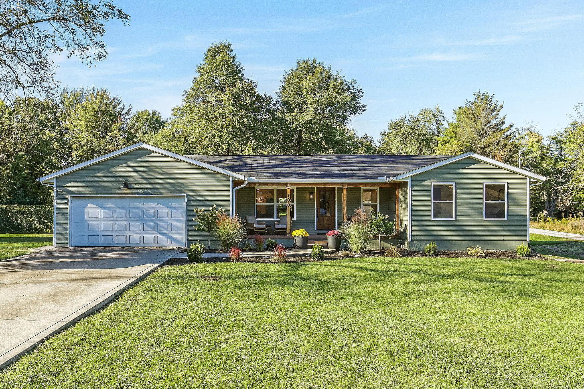 100 W Hiawatha Drive — photo
