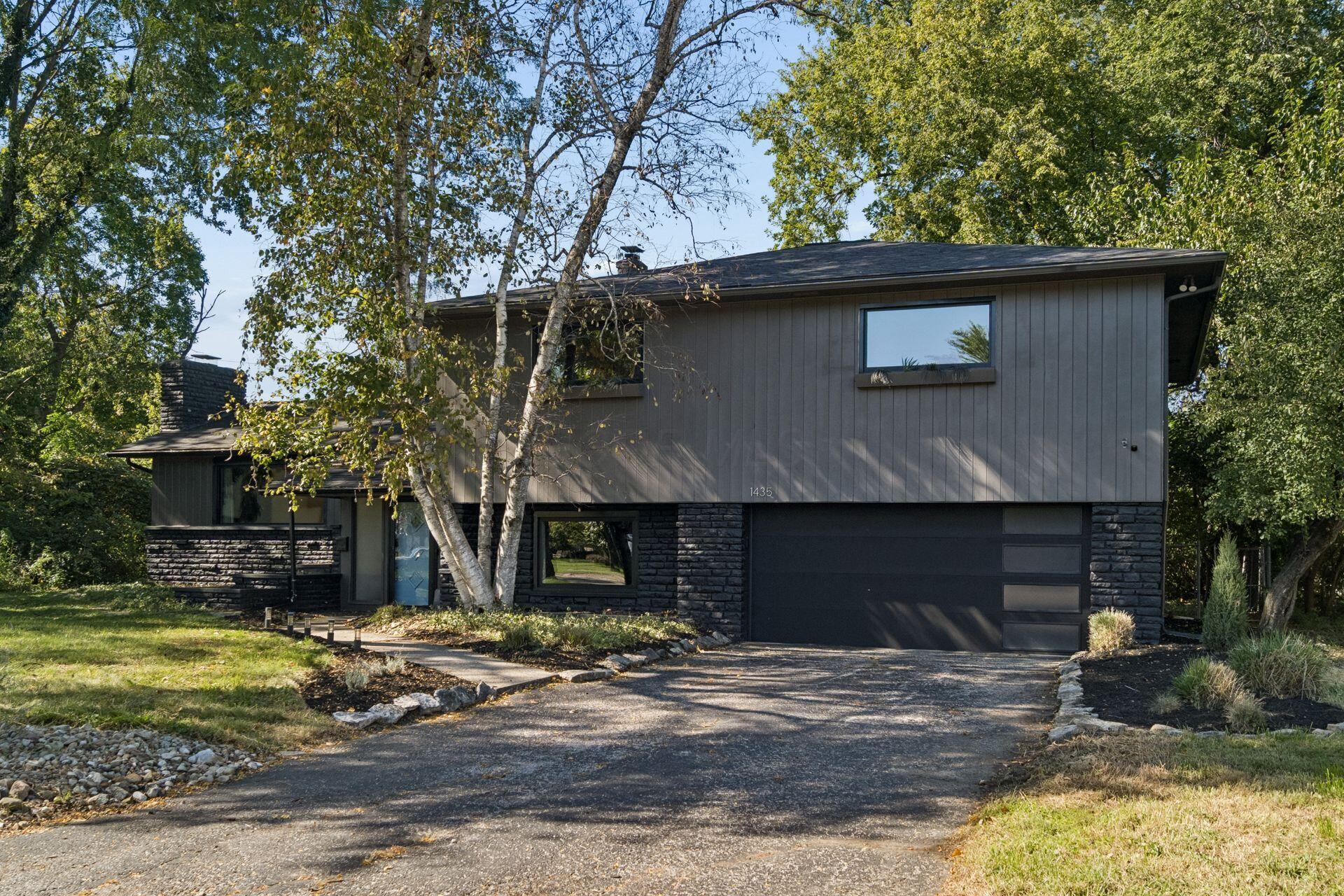 1435 Cottingham Court W — photo