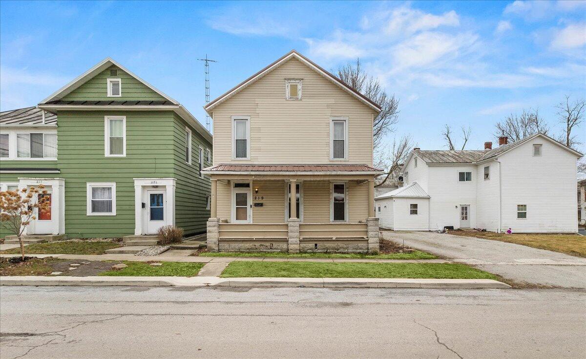 219 W Carrol Street — photo