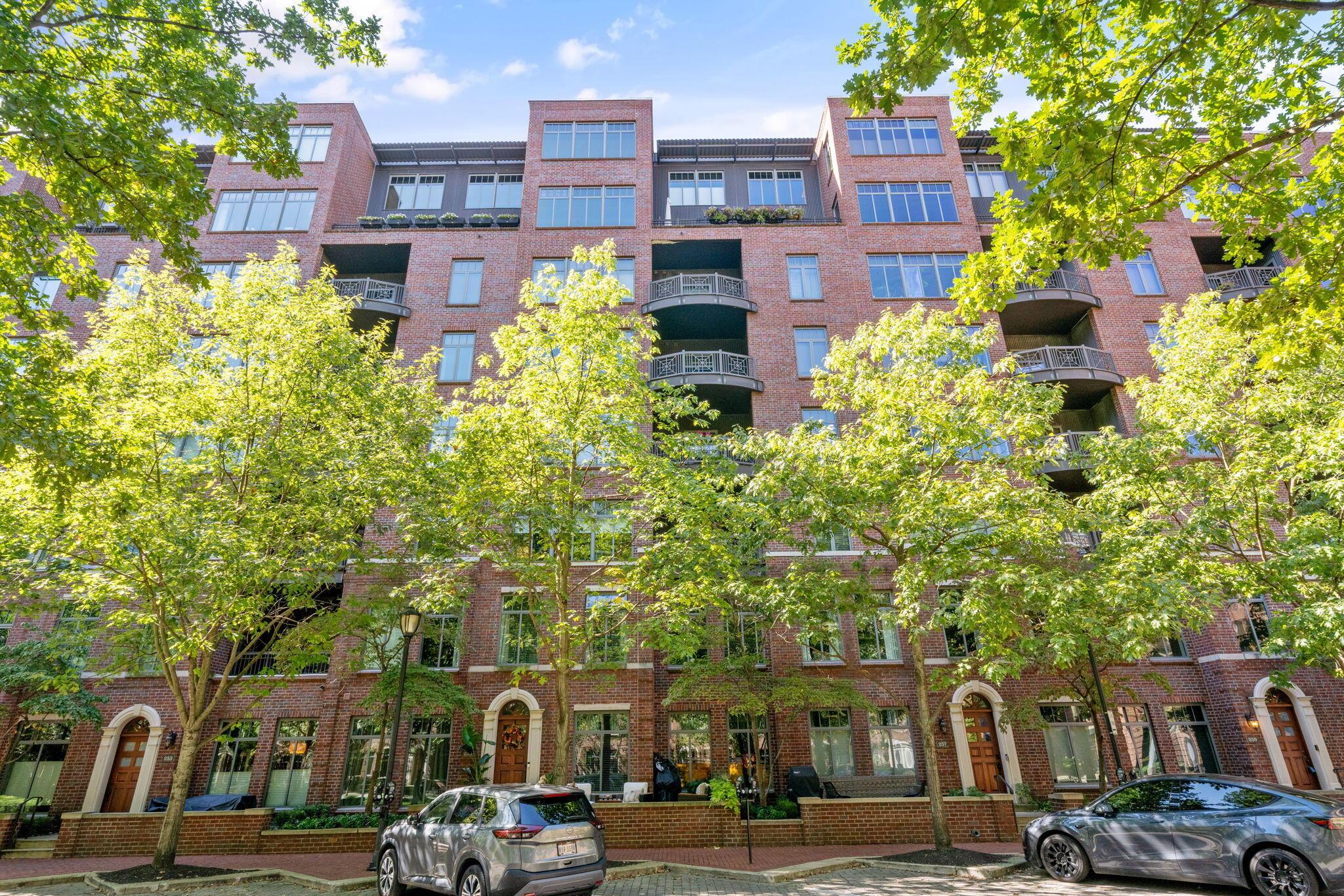 251 Daniel Burnham Square, 303 — photo