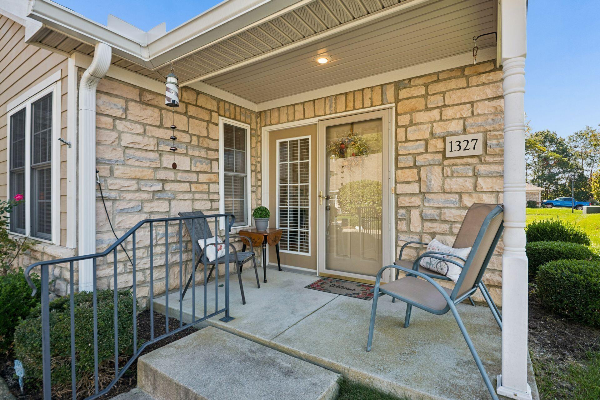 1327 Allington Lane — photo
