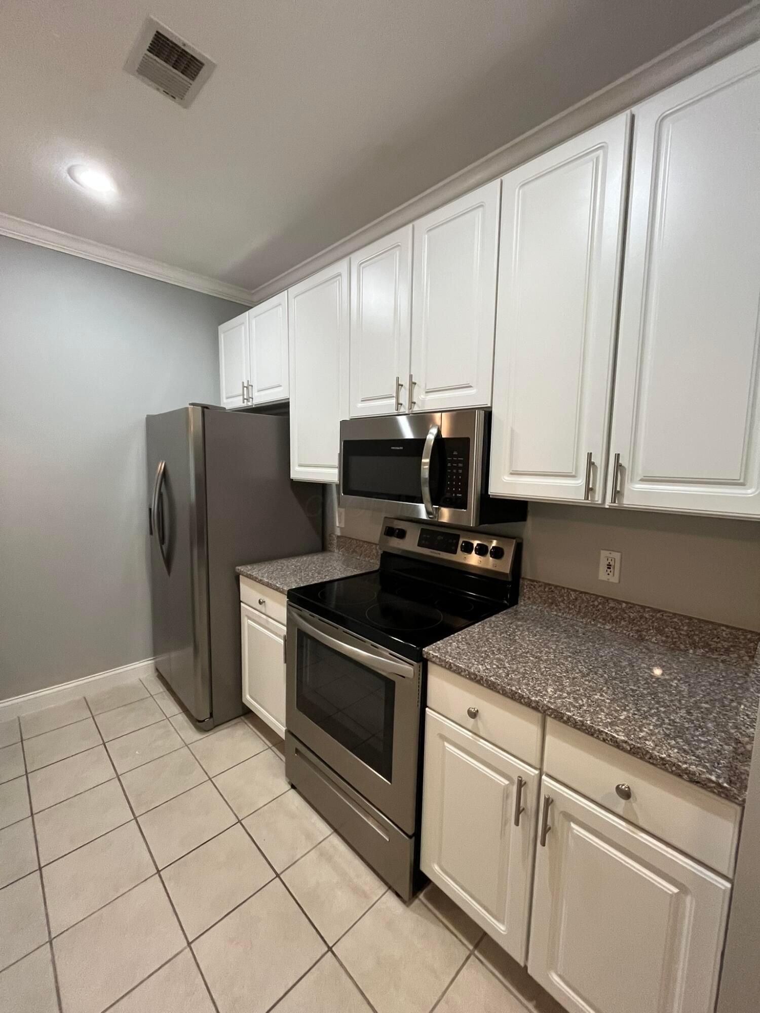 2245 Riverside Drive, 311 — photo