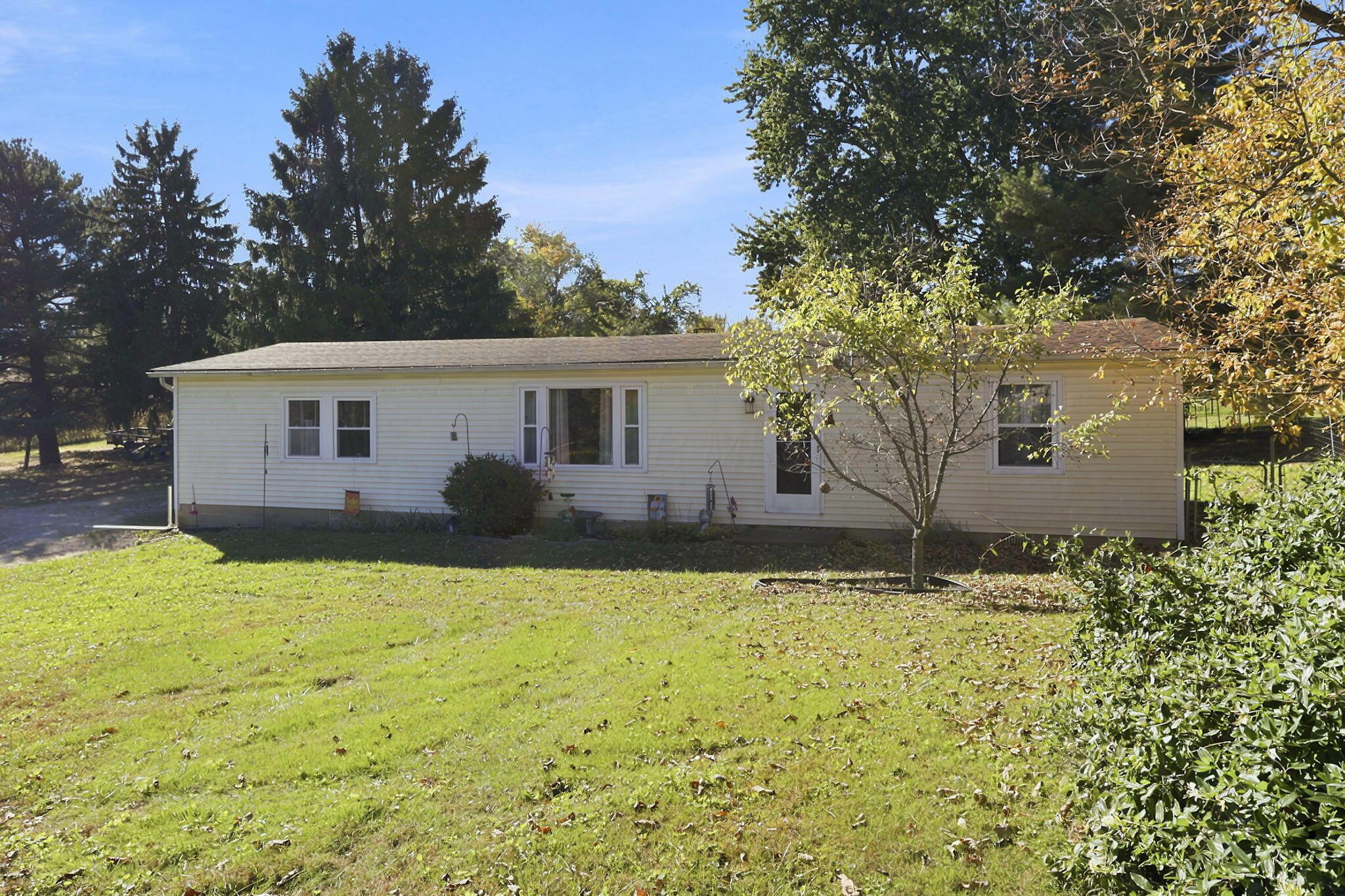6875 Logan Thornville Road NE — photo
