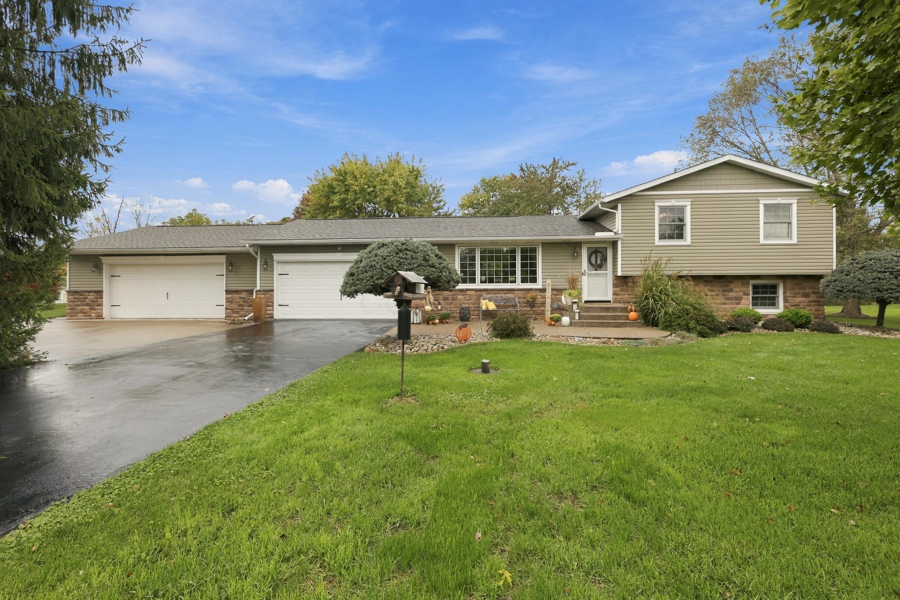 6885 Castlewood Drive NW — photo