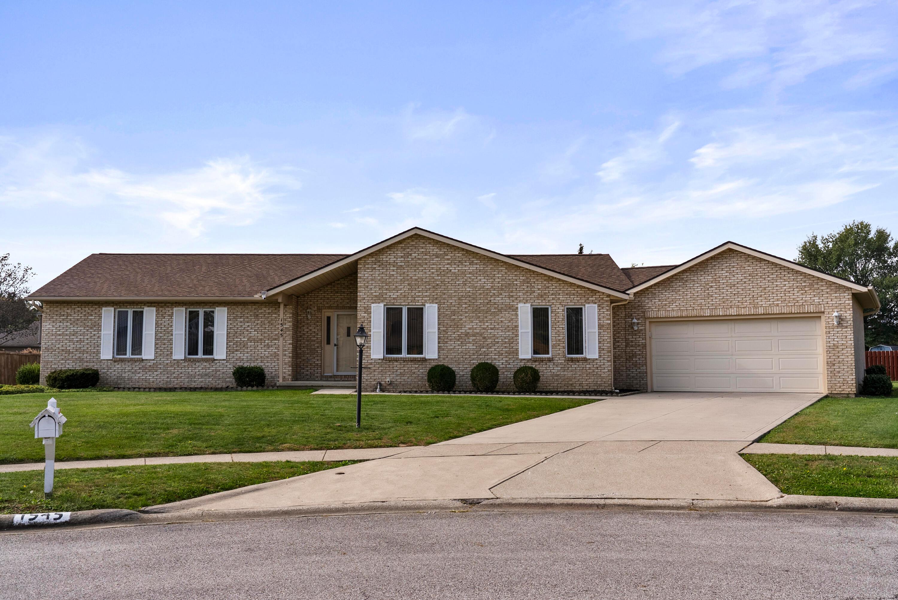 1545 Ojibwas Court — photo
