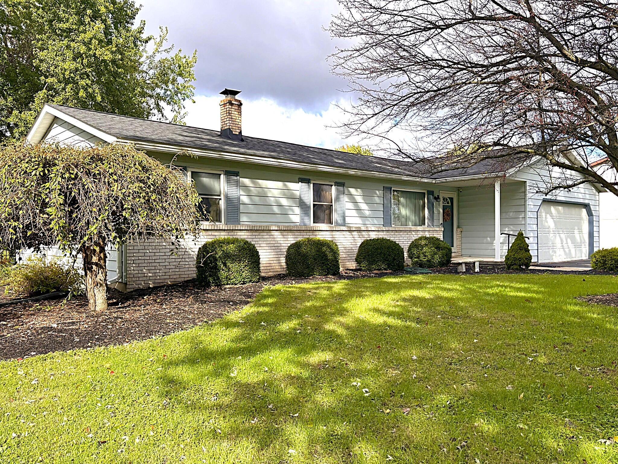 1381 Surrey Downs Road — photo