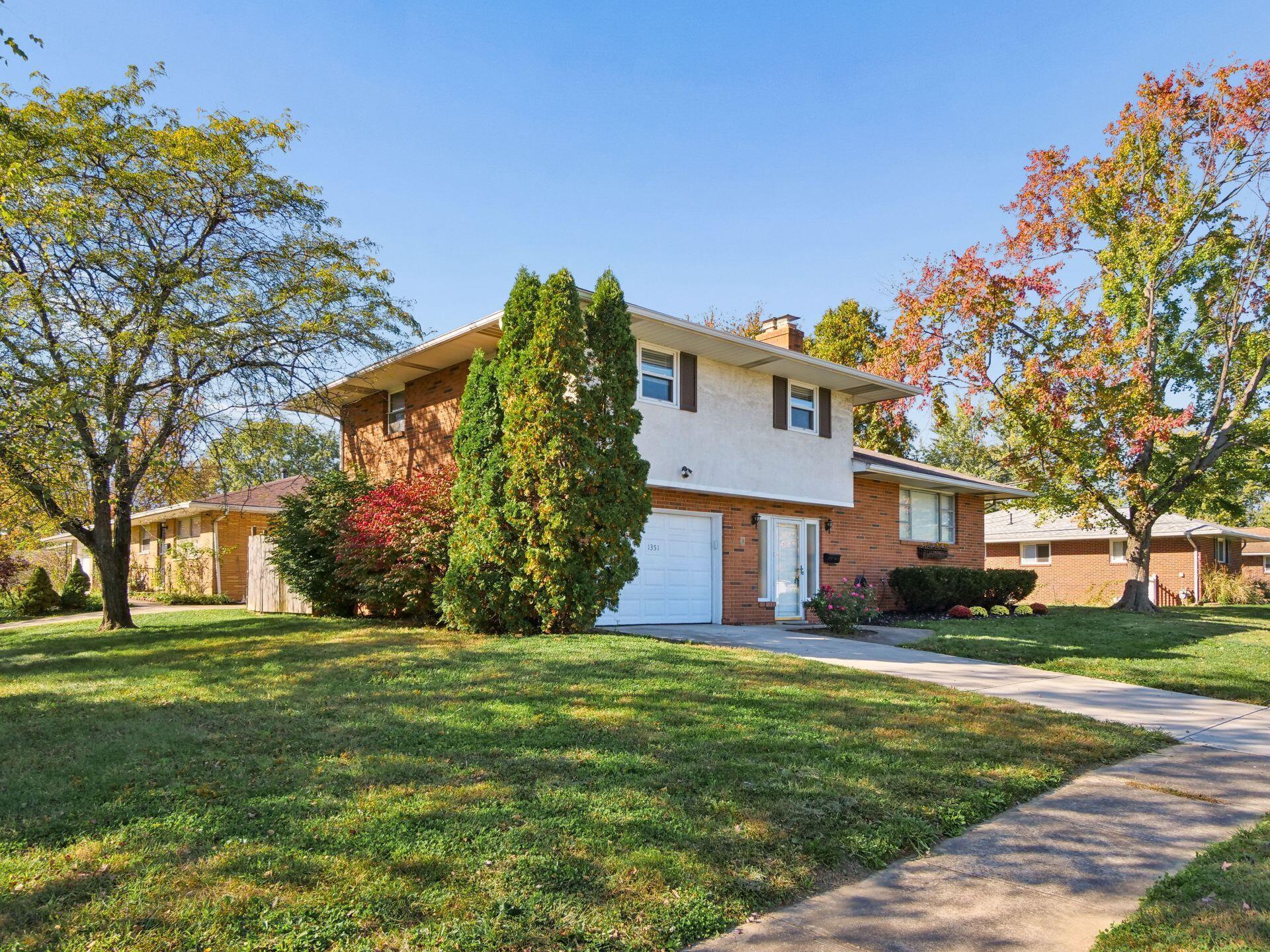 1351 Hamlin Place — photo