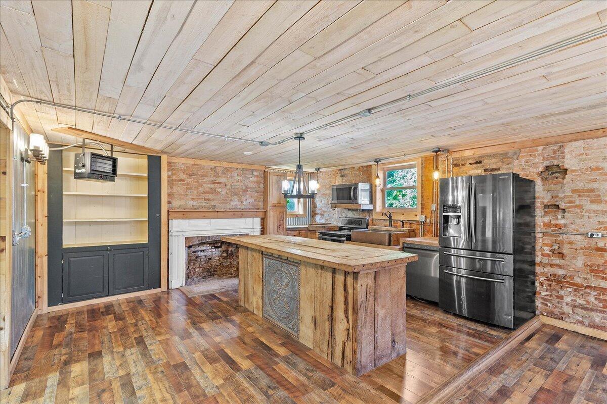 4765 E National Road — photo