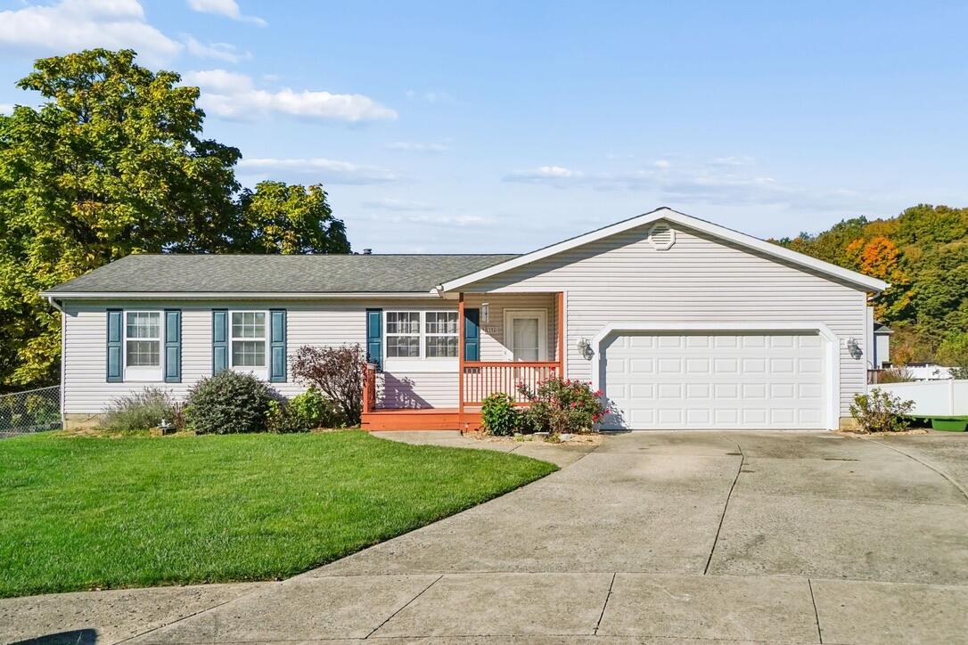 1194 Adam Court — photo