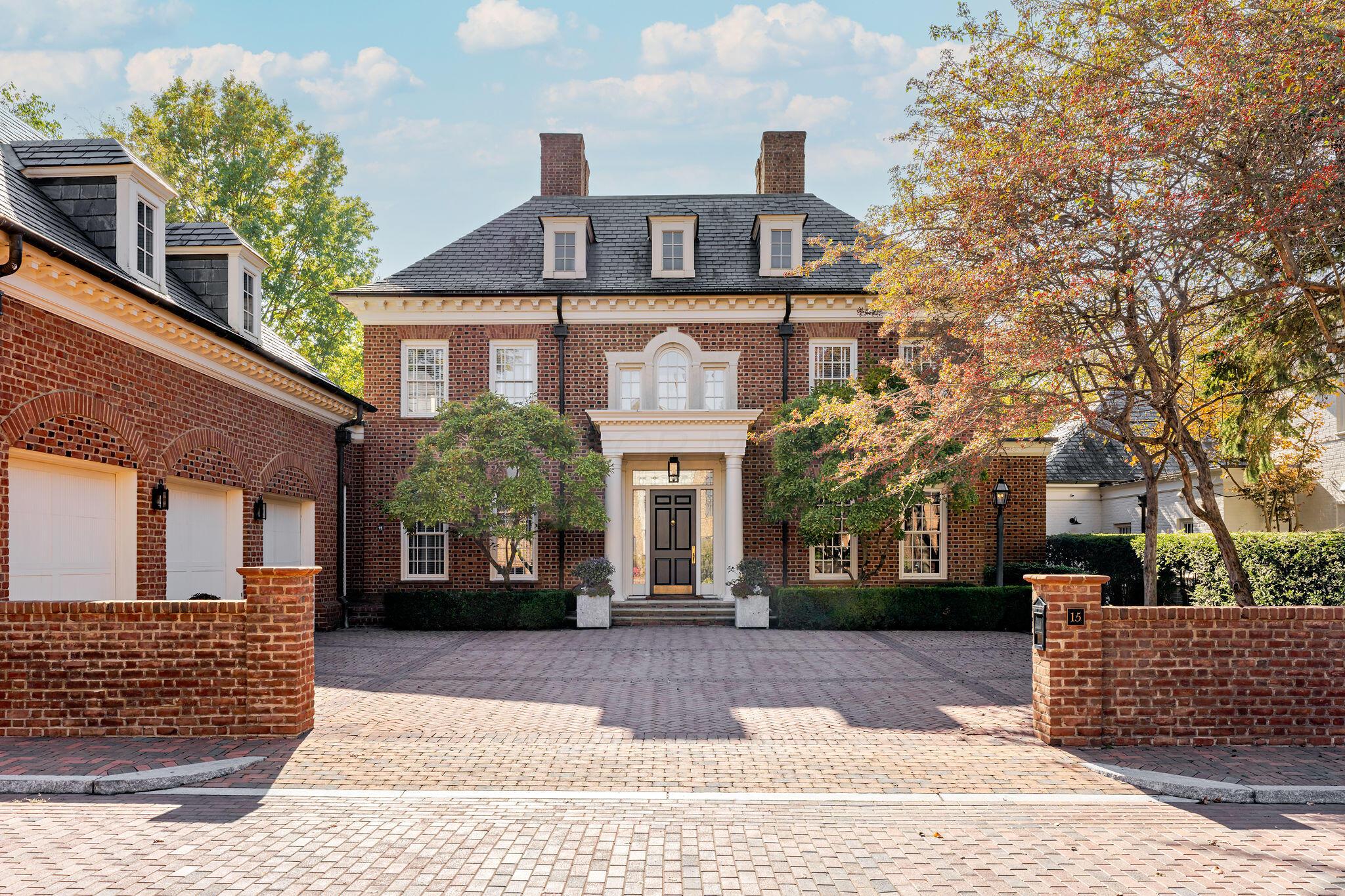 15 Edge Of Woods Road — photo