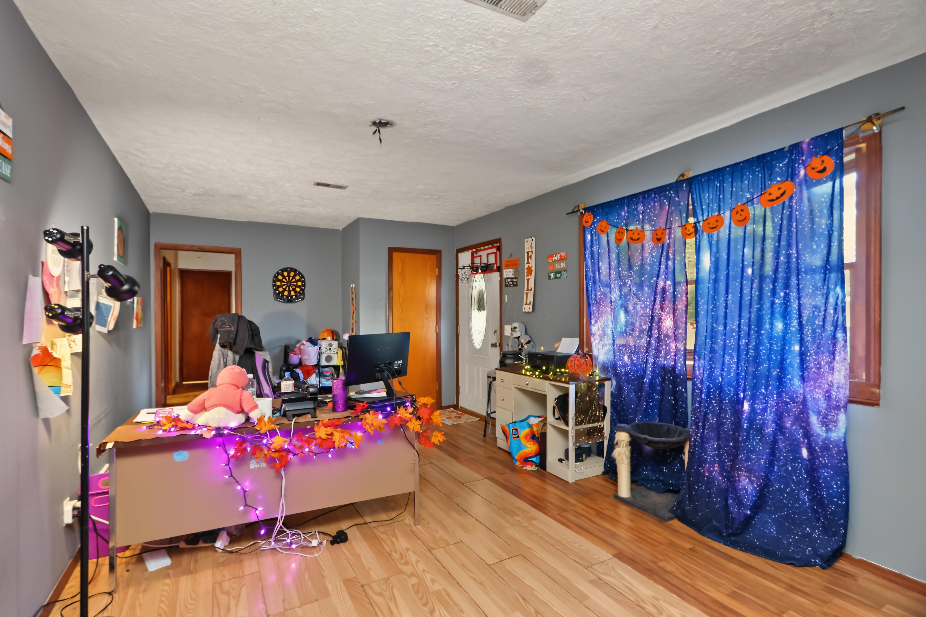 825 Ash Street — photo