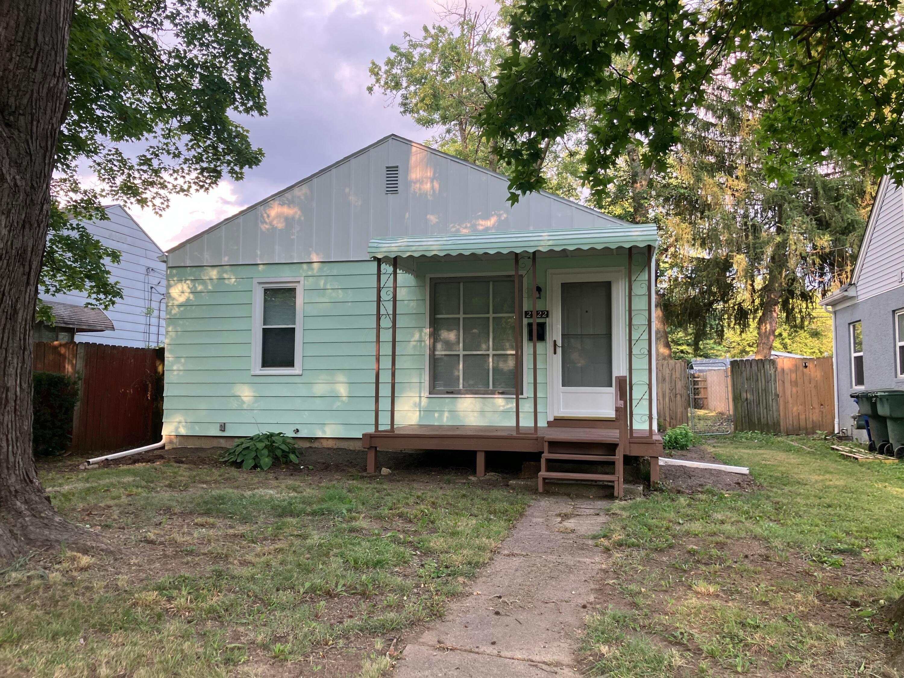 2922 Atwood Terrace — photo