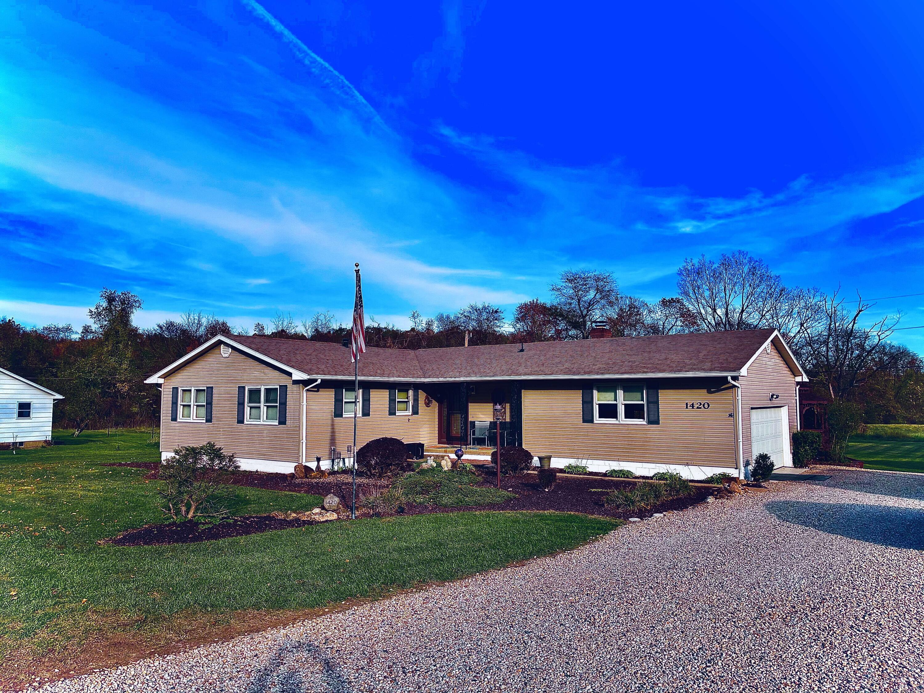 1420 Redwood Drive NE — photo