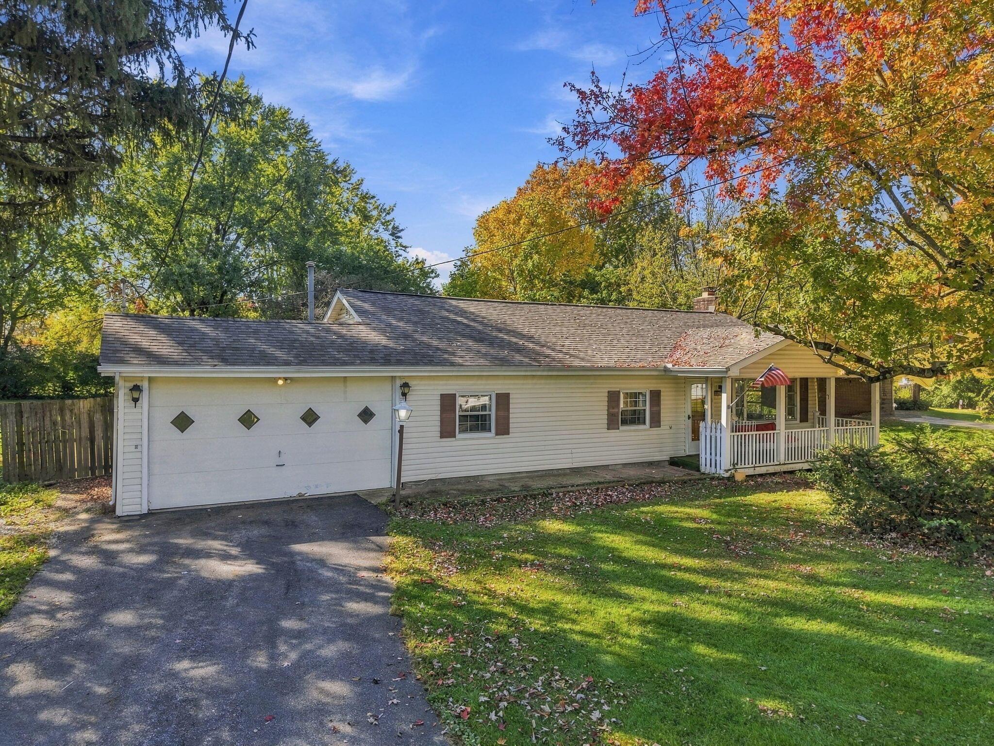 2323 Chateau Street — photo