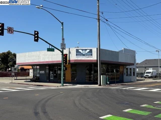 1825 Park St — photo