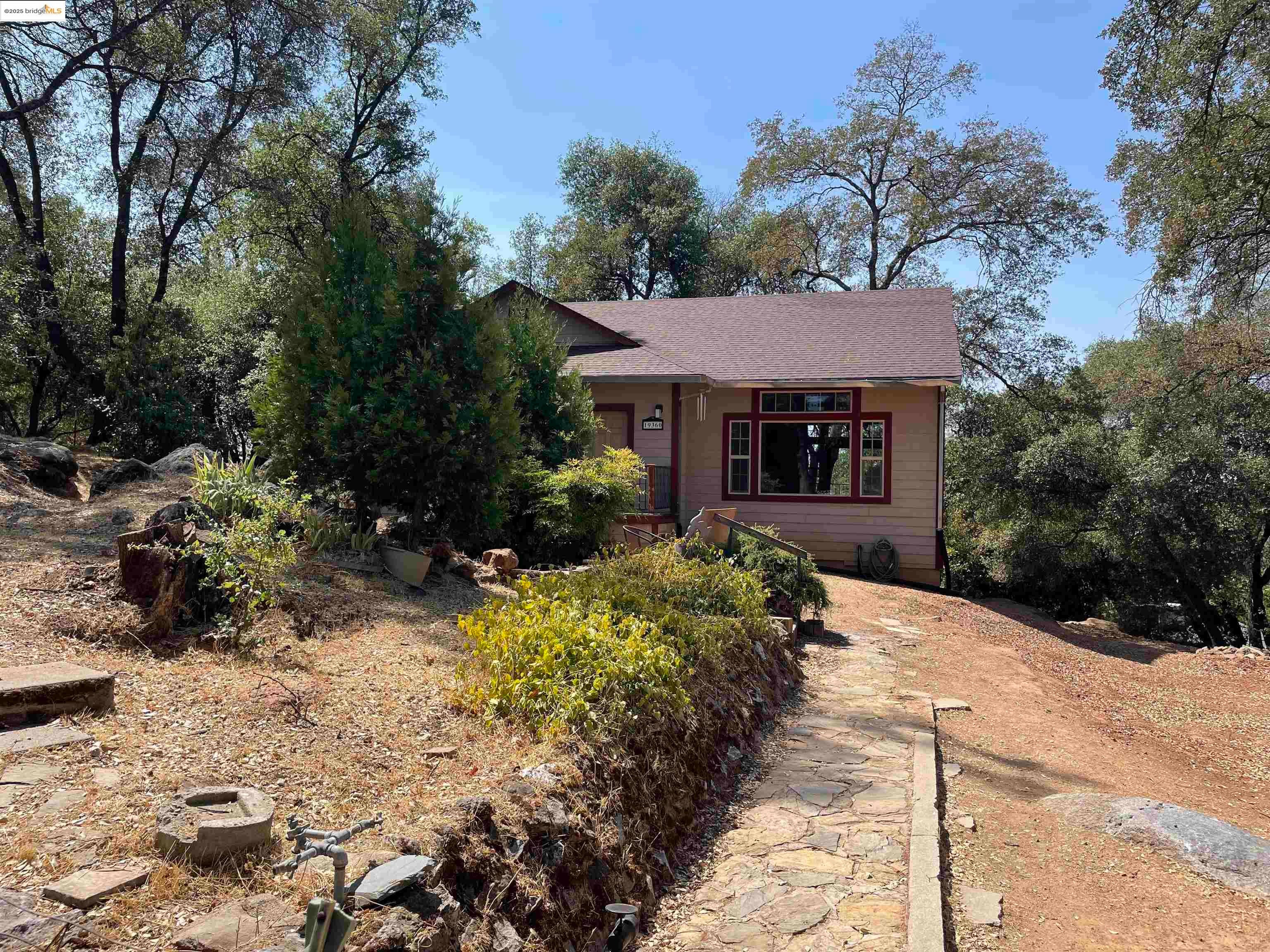 19360 Susan Way — photo