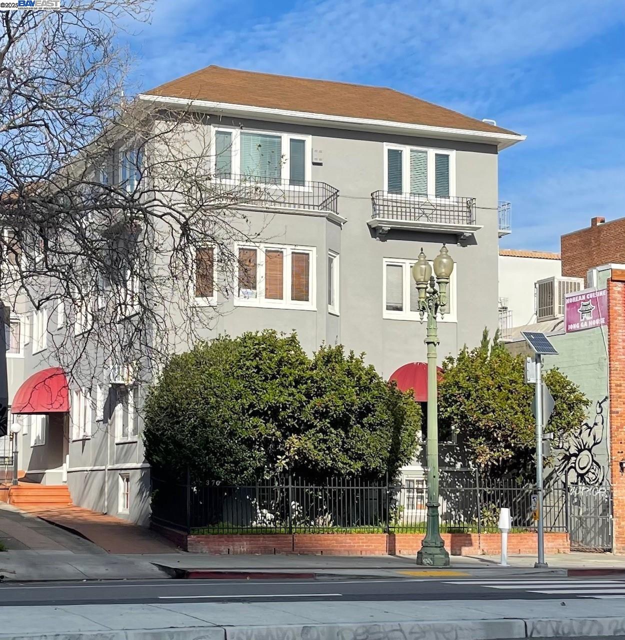 370 Grand Ave 3 — photo