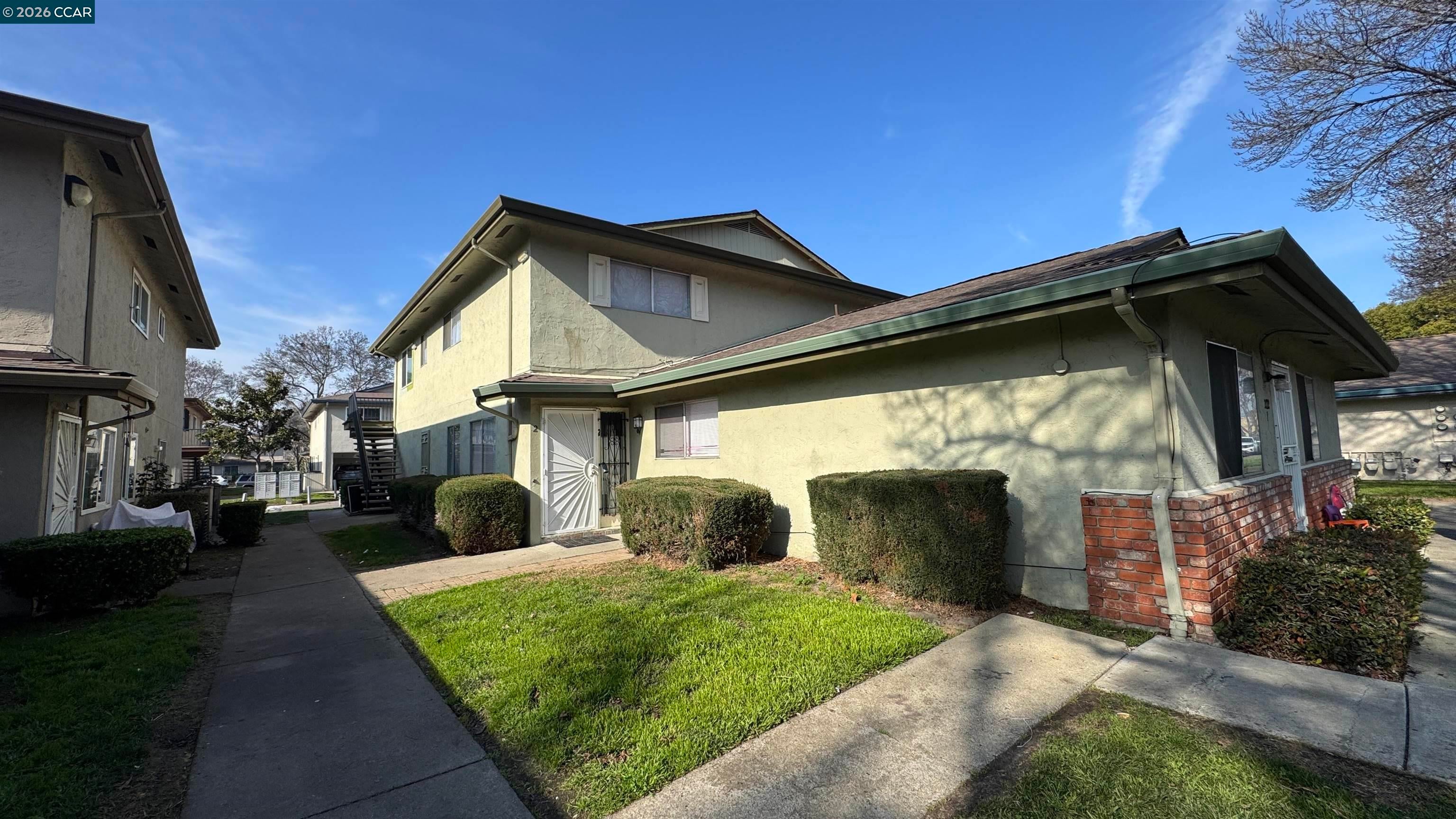 2122 Peppertree Way 2 — photo