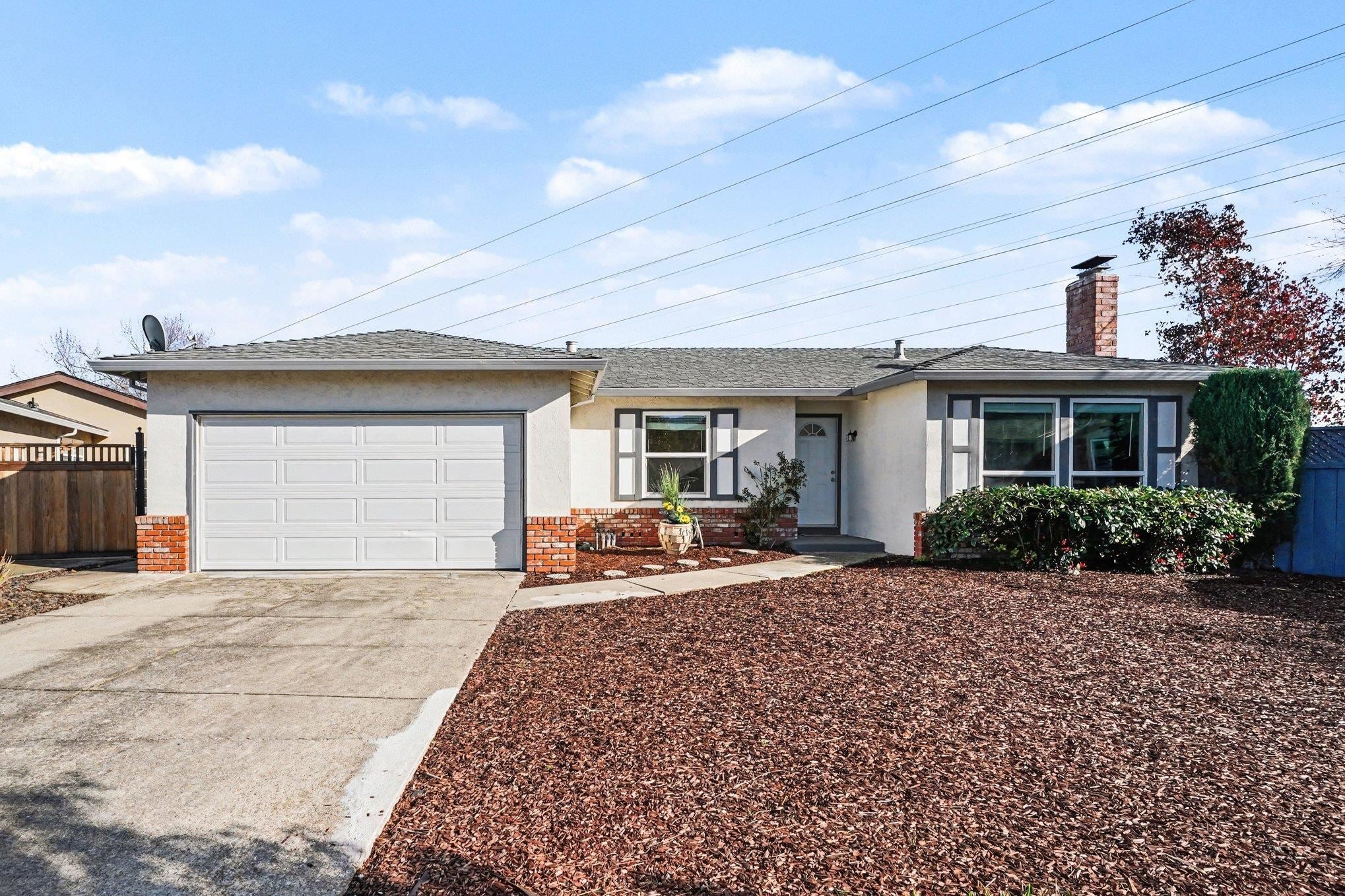 25 Marilyn Pl — photo