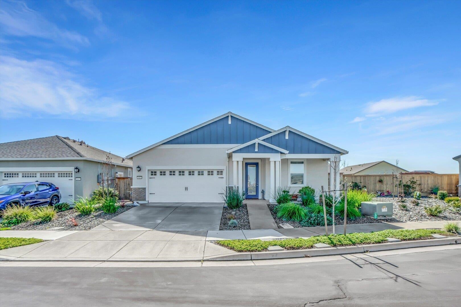 4463 Canada Way — photo