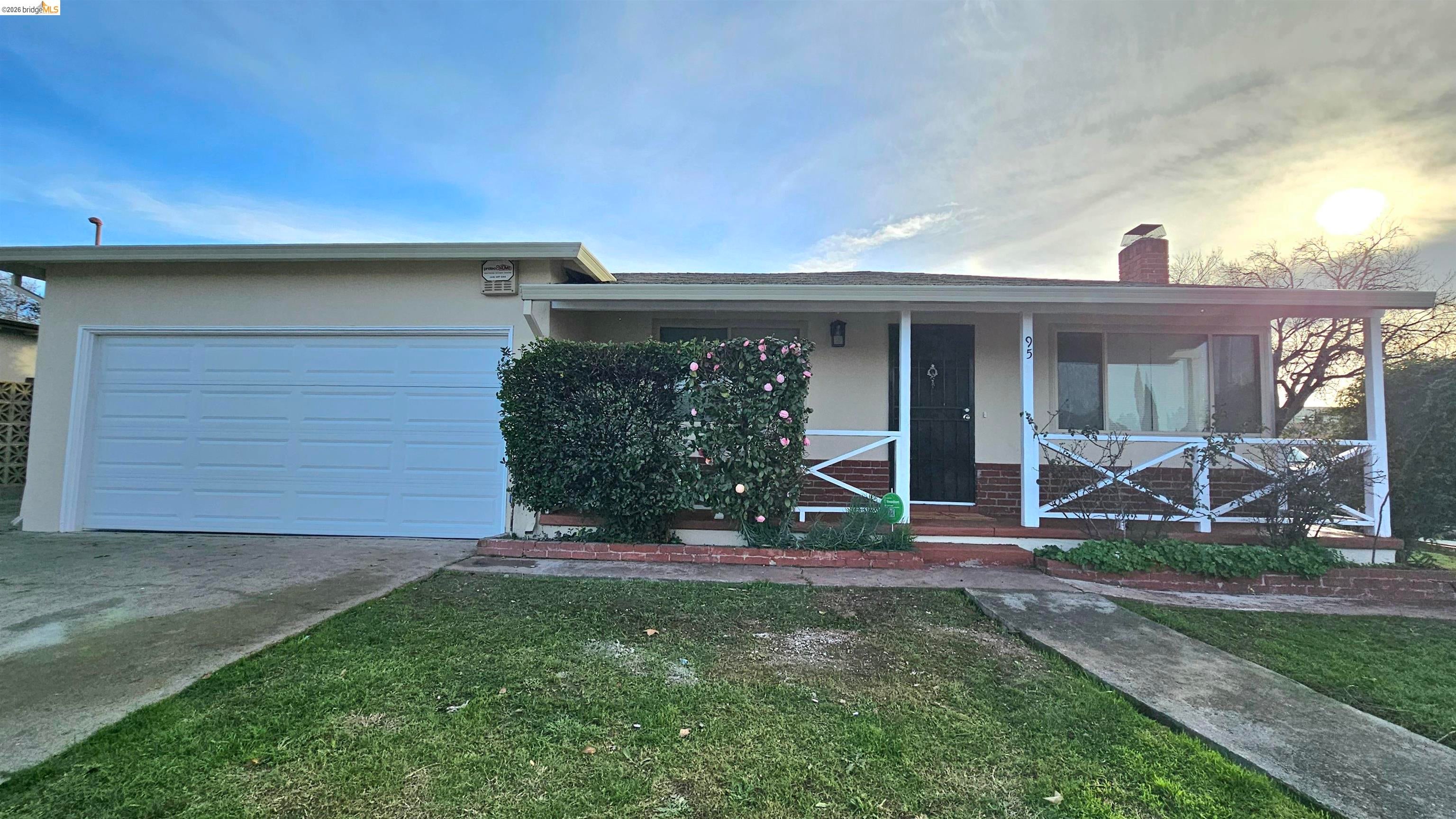 95 W Leland Rd — photo