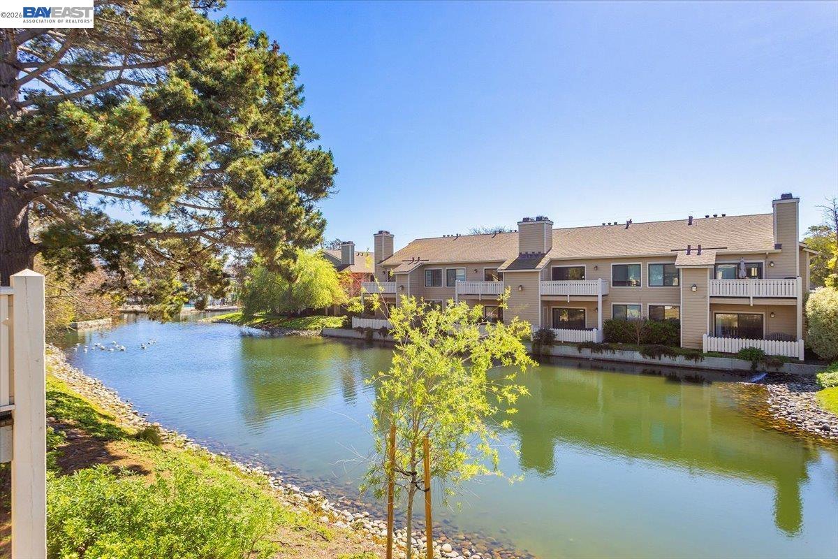 130 Lakeshore Ct — photo