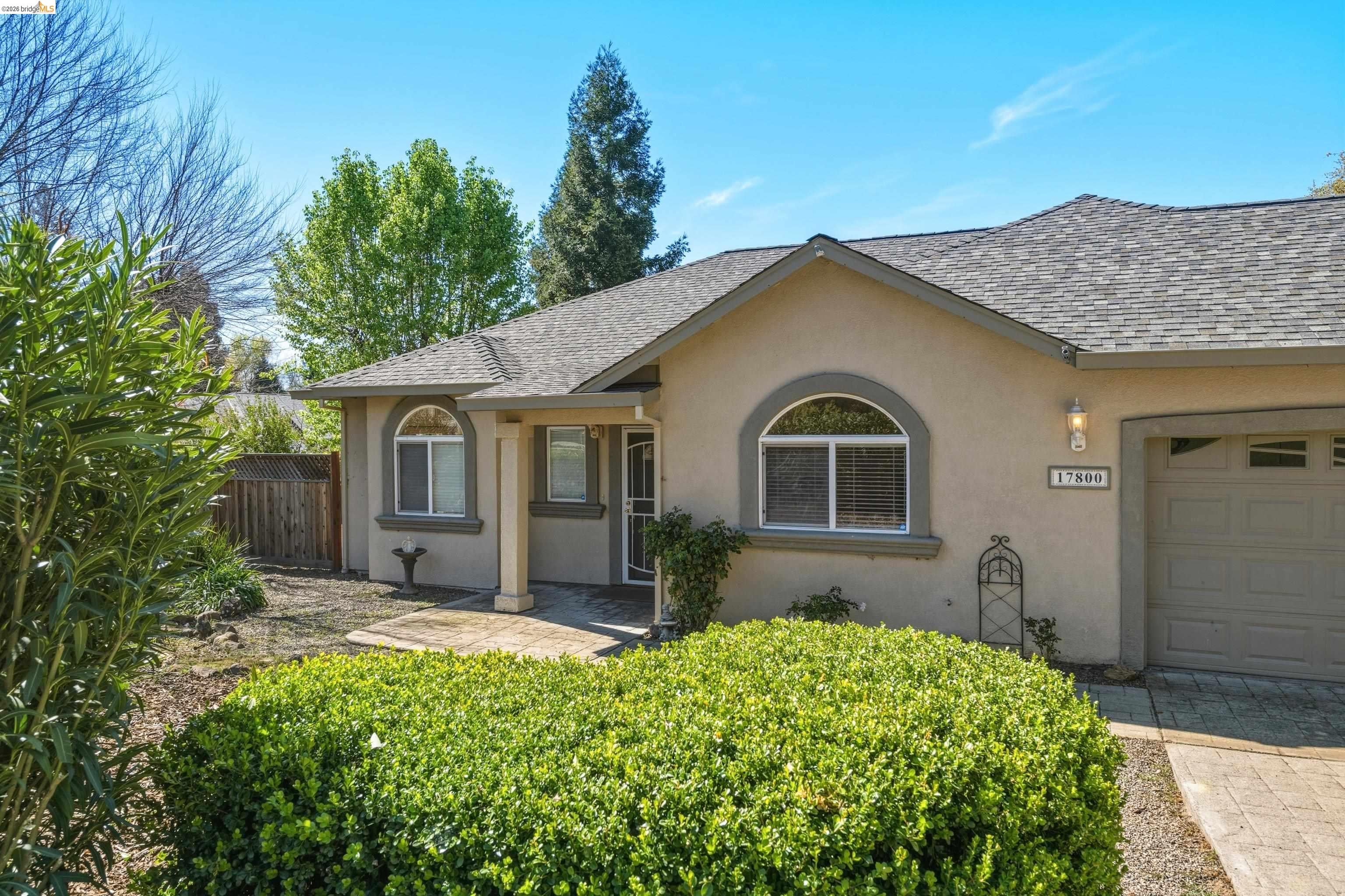 17800 Rolling Oaks Dr. — photo
