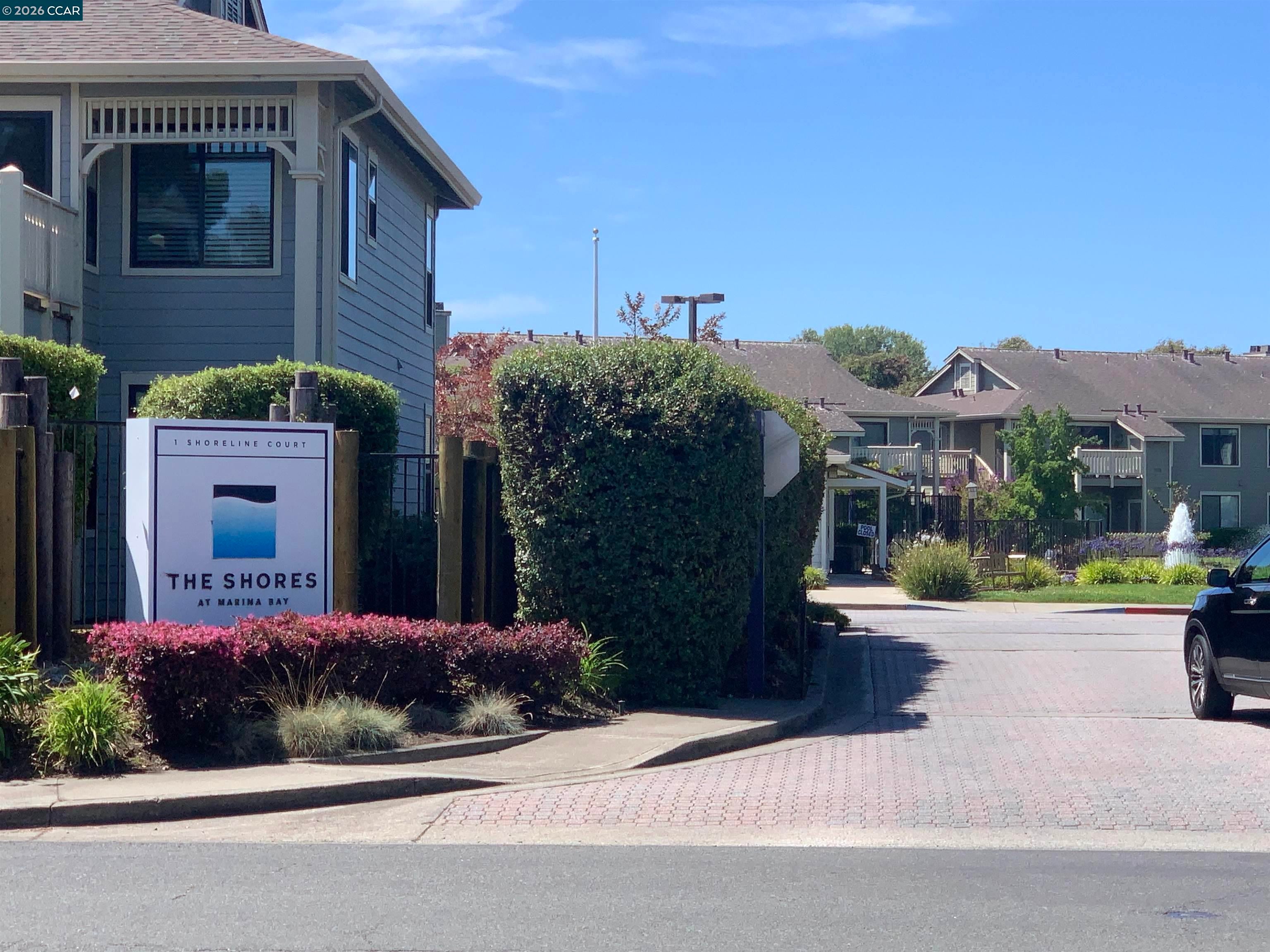96 Lakeshore Ct — photo