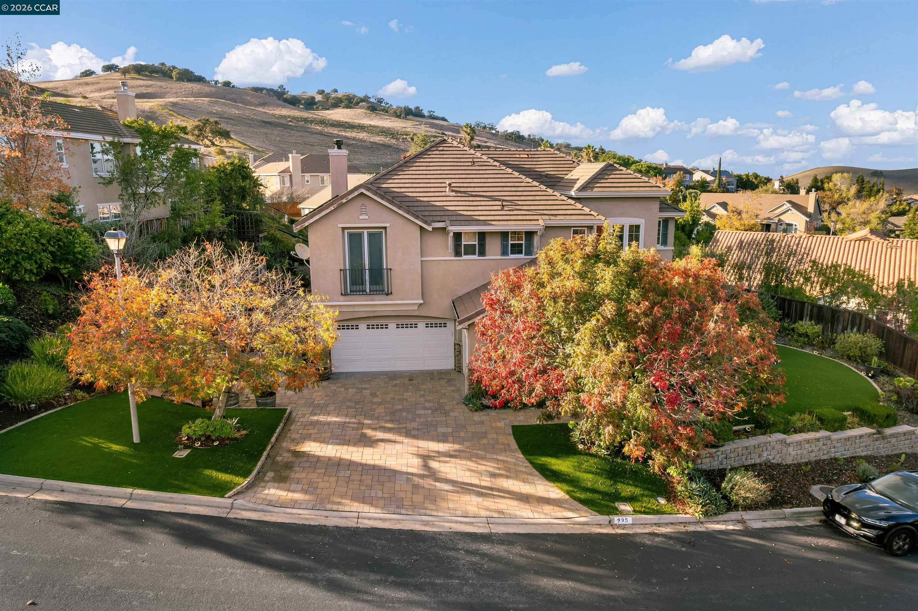 995 Rosehedge Court — photo
