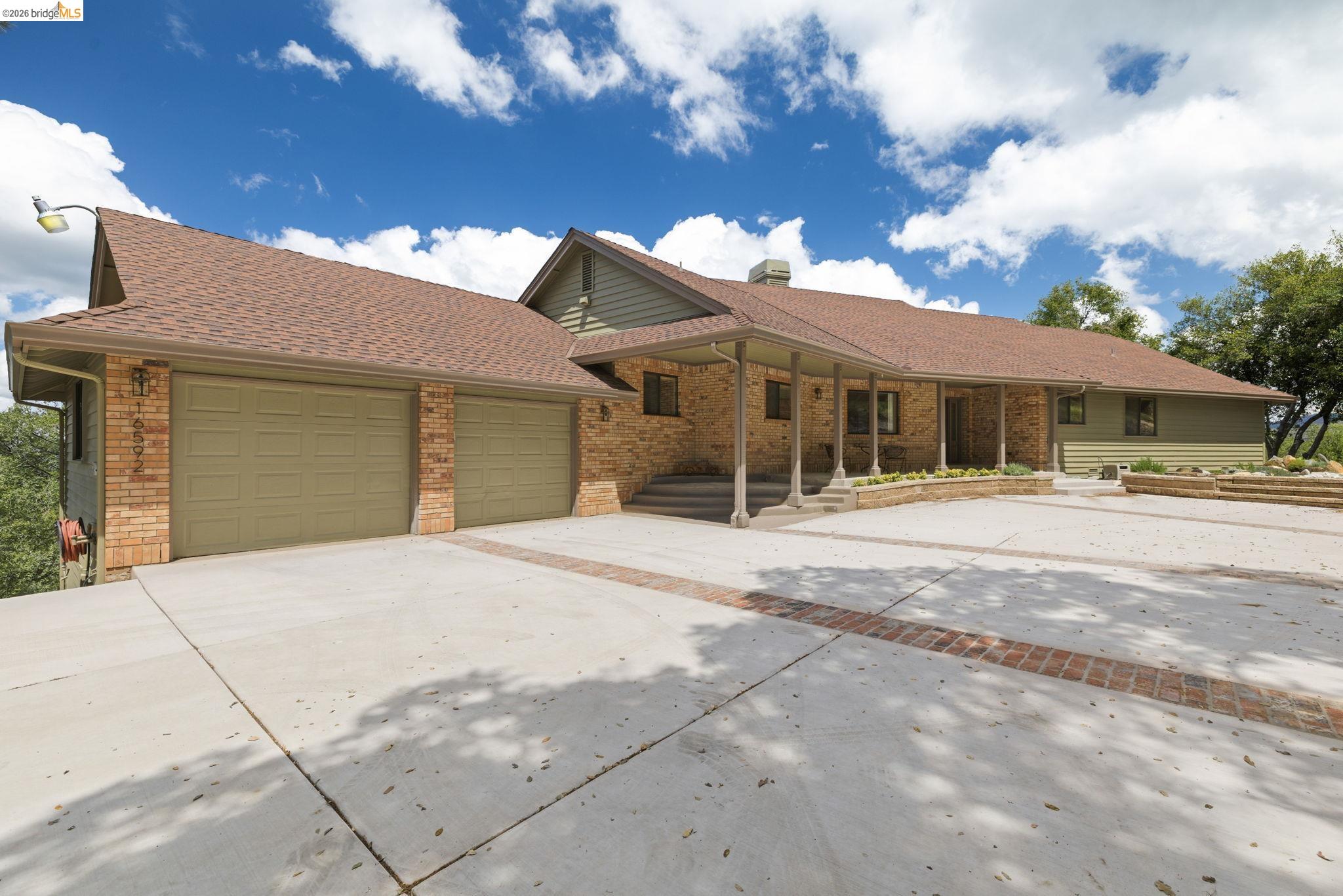 16592 Parkridge Ave — photo
