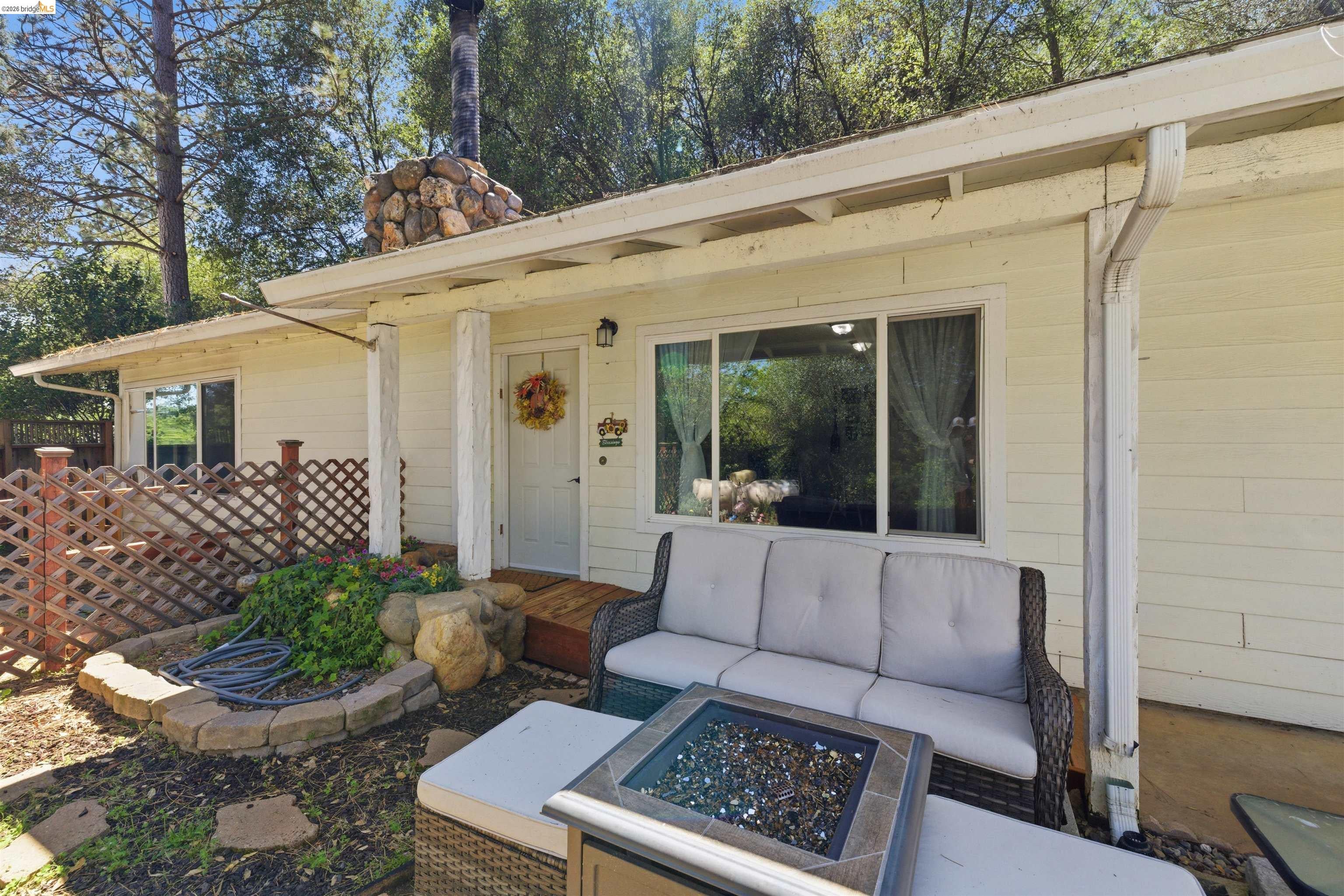376 Calaveras Way — photo