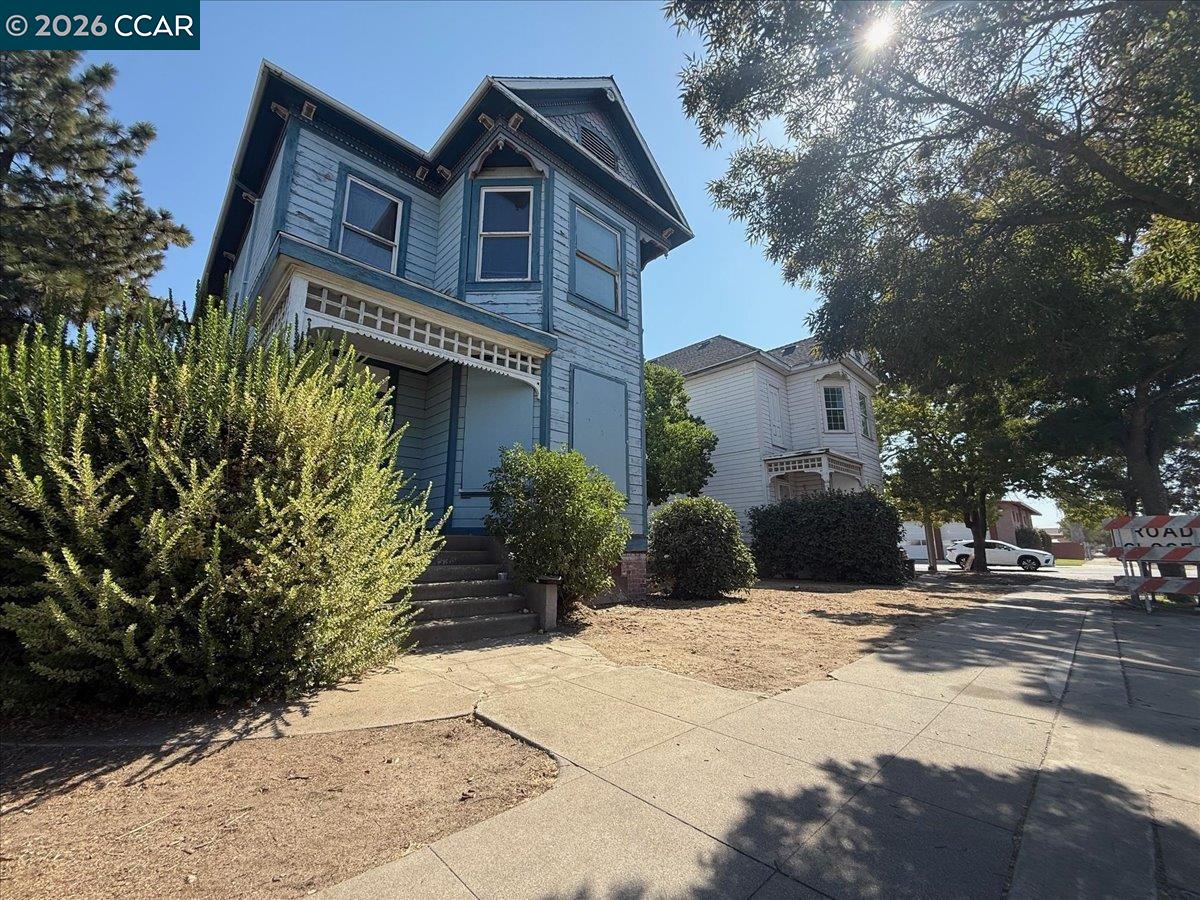 151 S 3rd Ave — photo