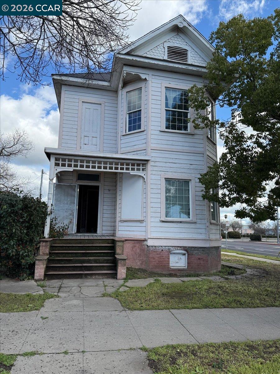 161 S 3rd Ave — photo