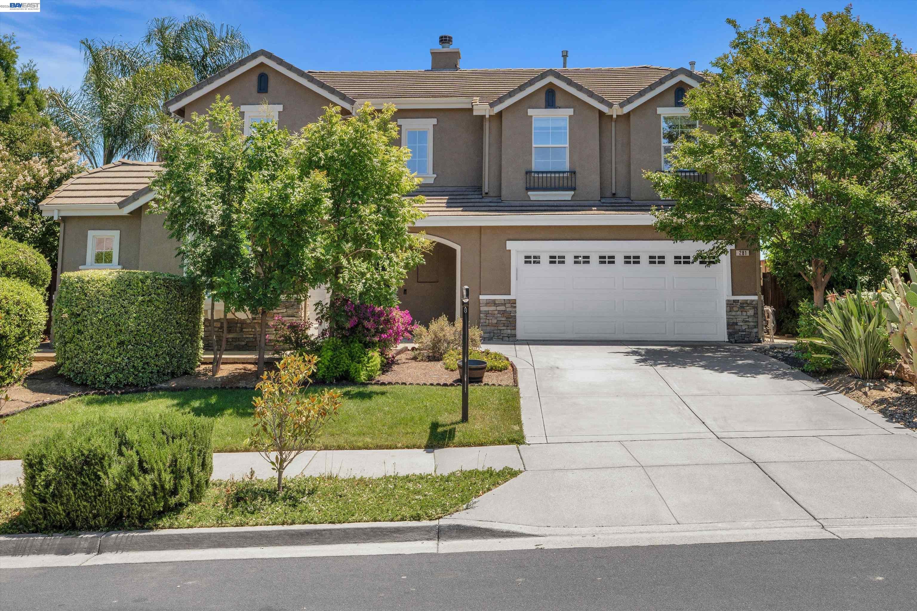 281 W Country Club Dr — photo