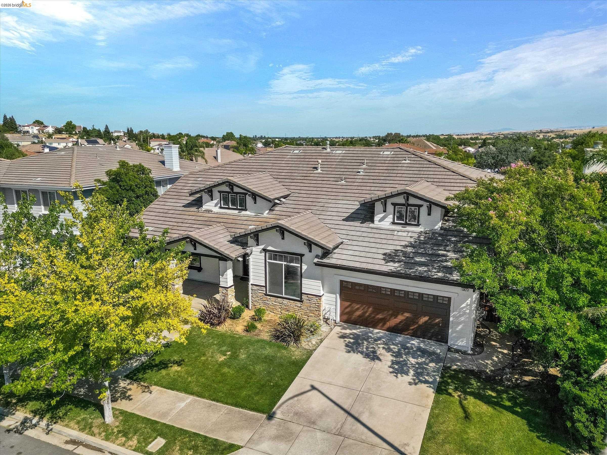 547 Lakeview Dr — photo