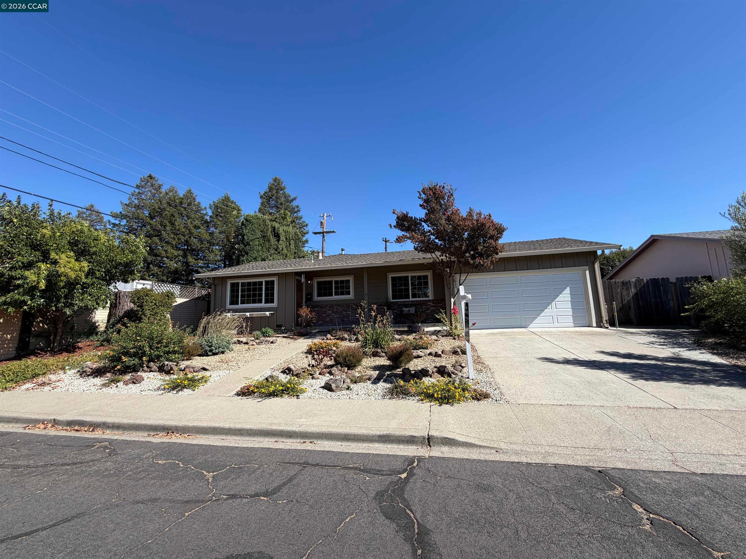 2290 La Mar Drive — photo