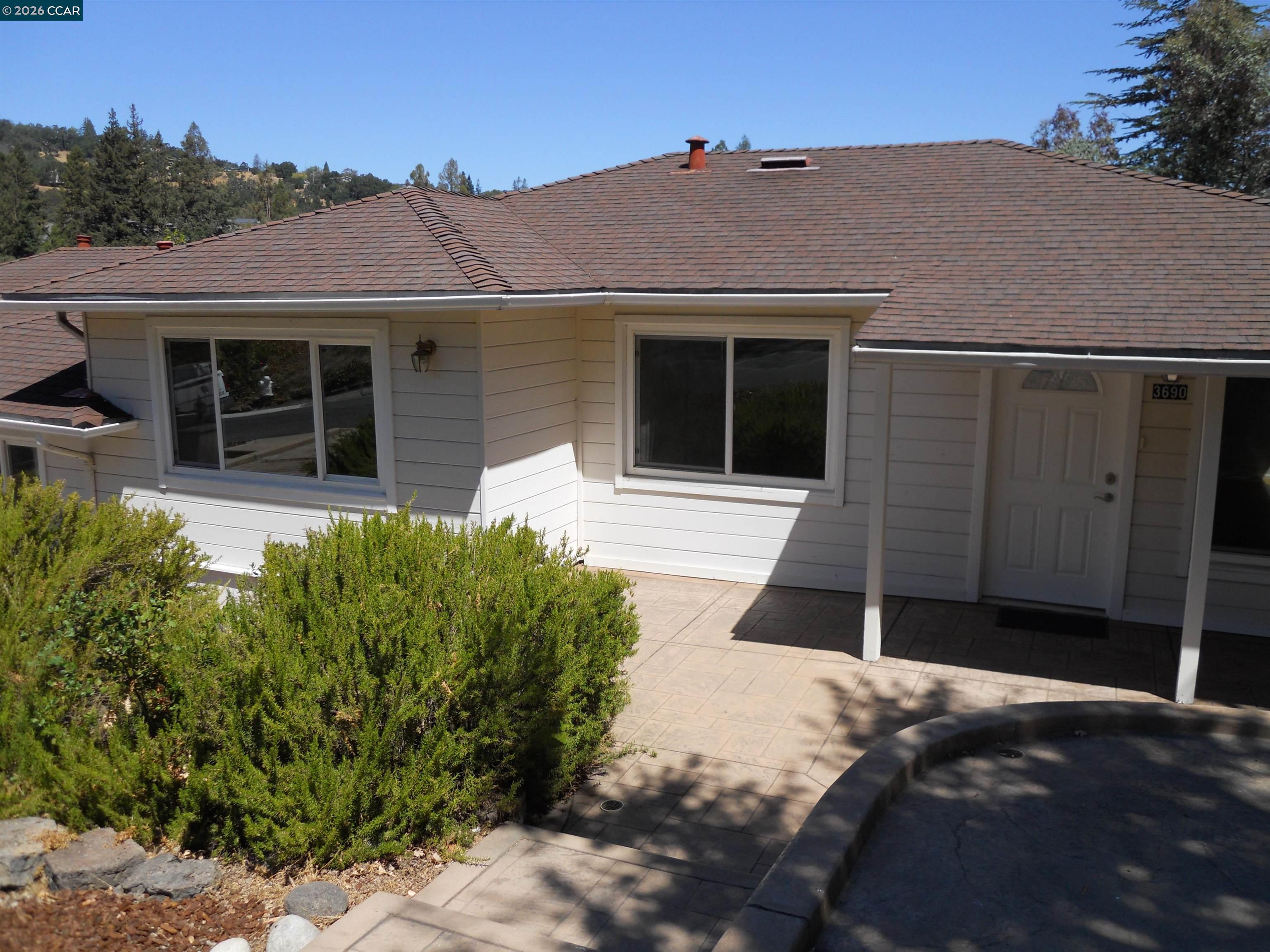3690 Sundale — photo