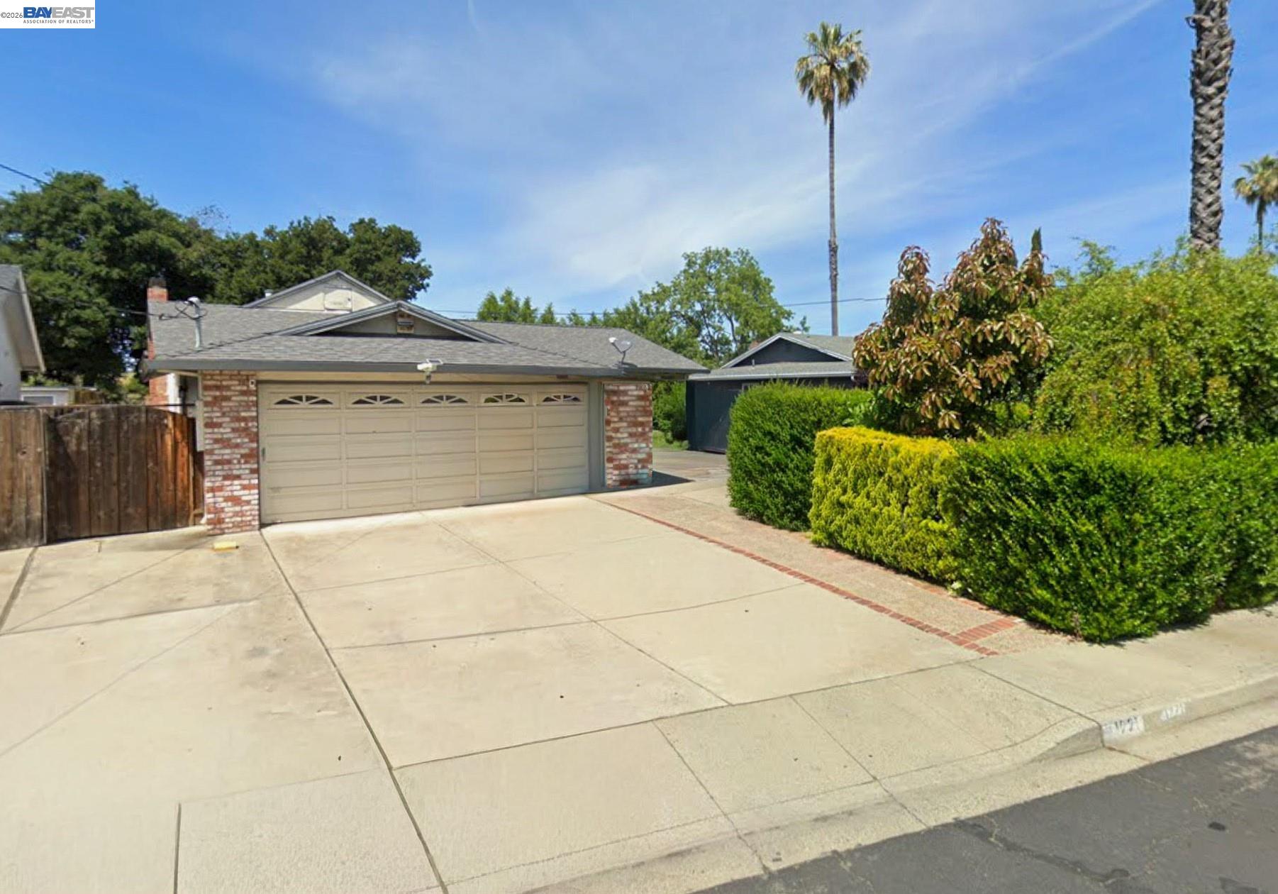 1221 Brookview Dr — photo