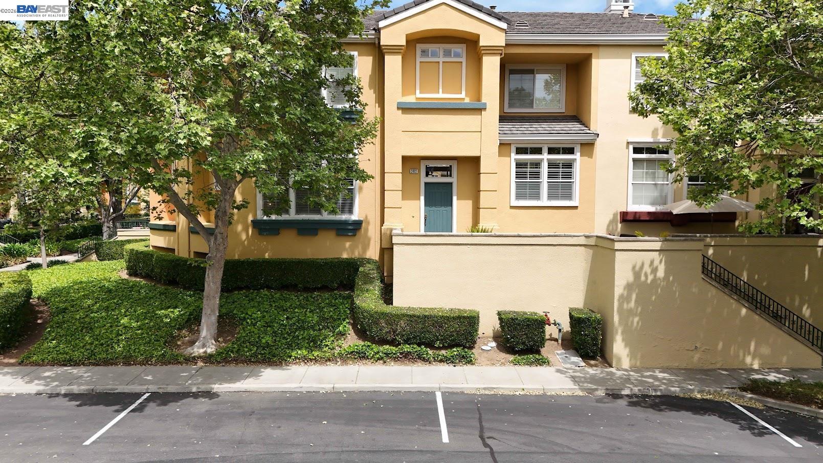 3412 Fitzsimmons Cmn — photo